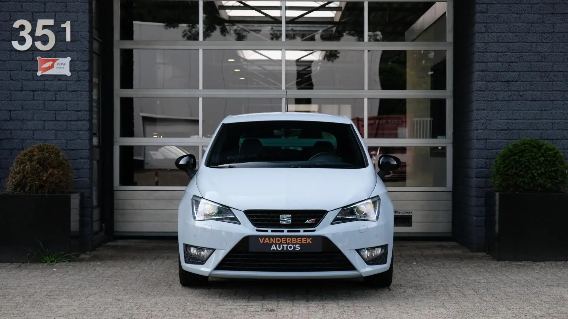 SEAT Ibiza SC 1.8 TSI Cupra 192PK Cruise Navi LED Blanc - 2