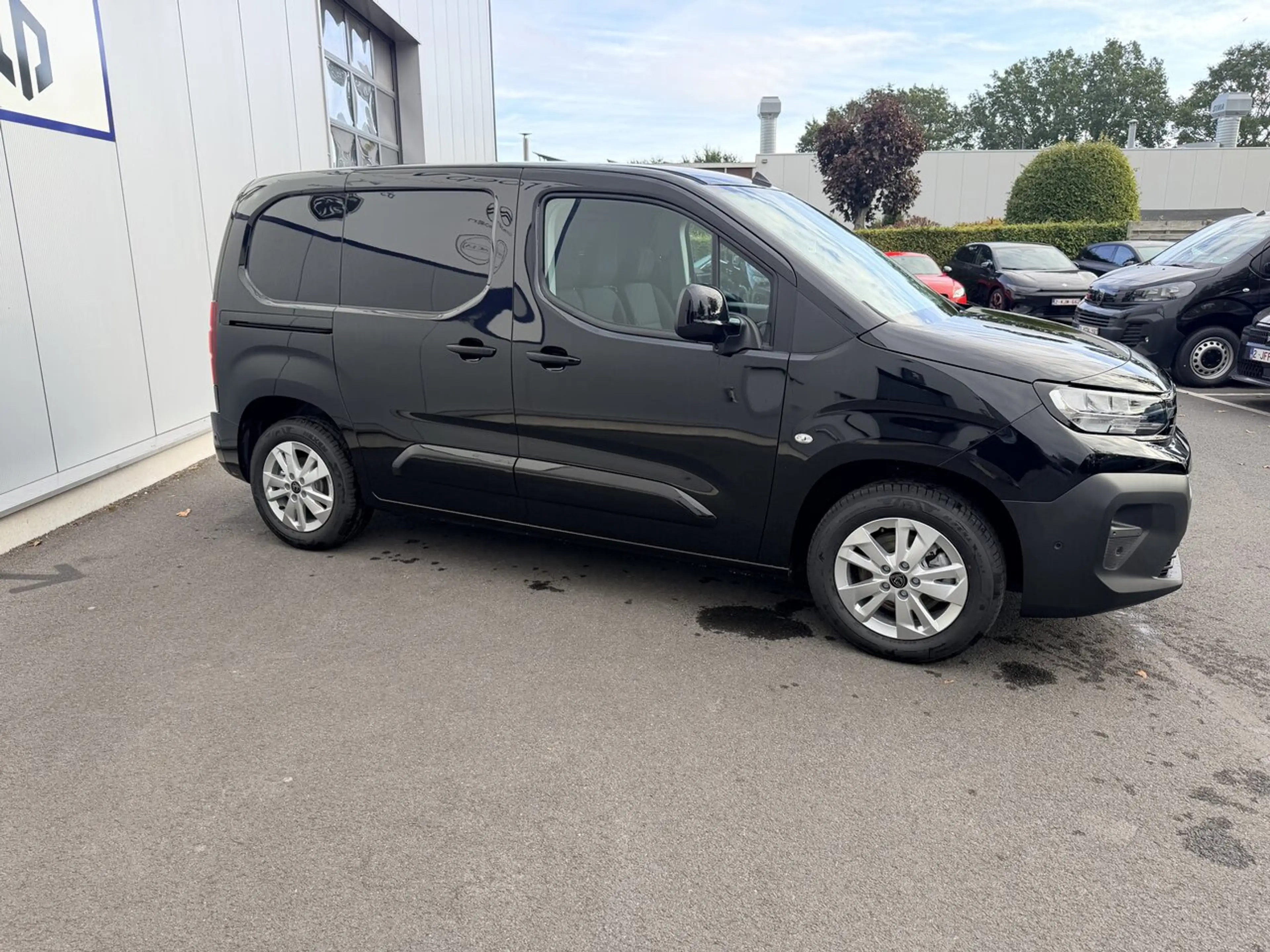 Peugeot Partner 130PK AUTOMAAT *0KM* NAVI - KEYLESS - SURROUND ... — photo 9