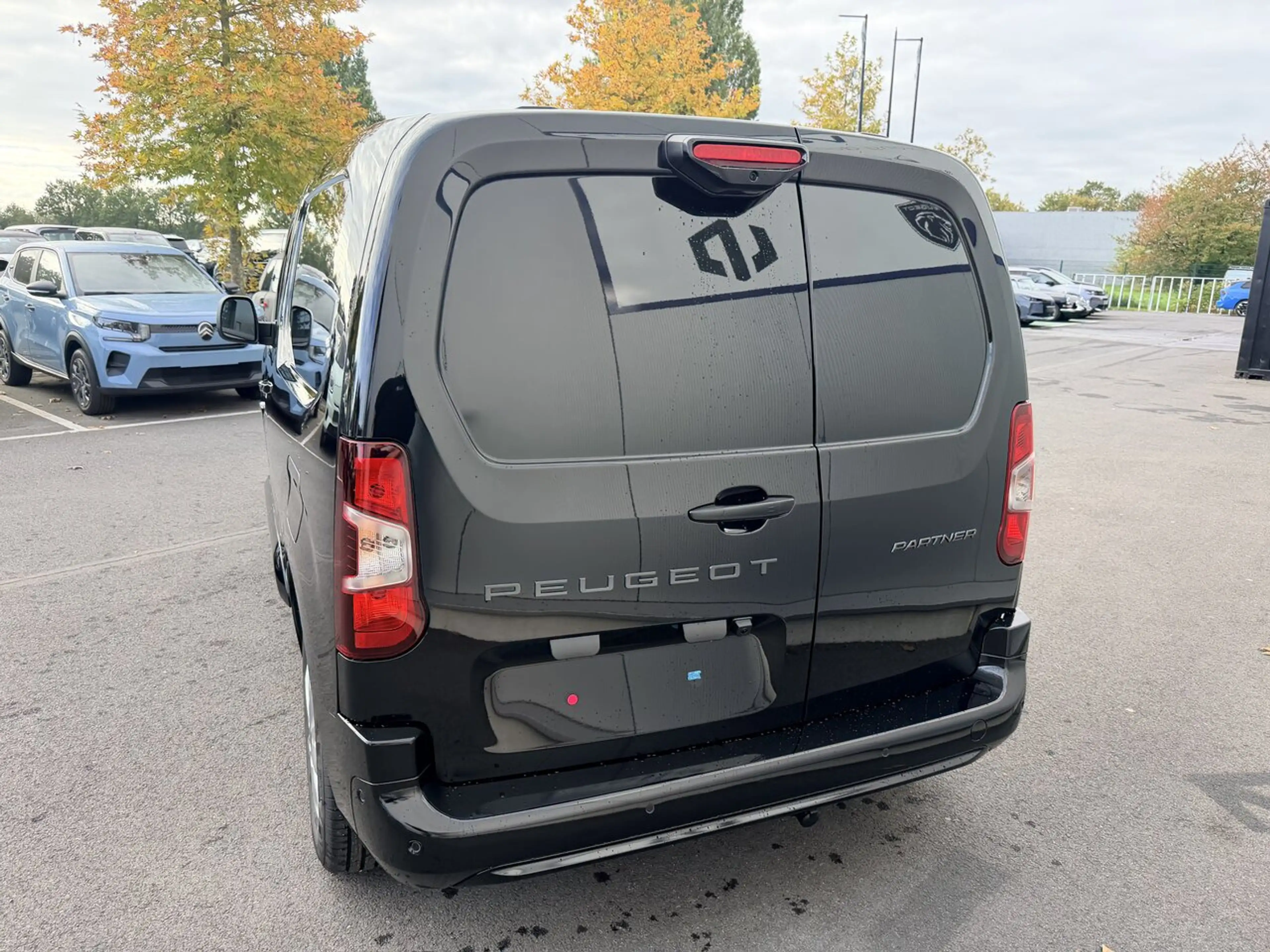 Peugeot Partner 130PK AUTOMAAT *0KM* NAVI - KEYLESS - SURROUND ... — photo 8