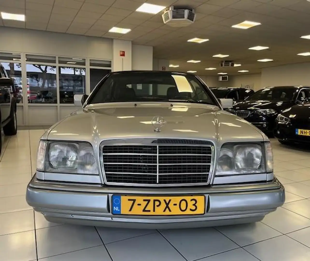 Mercedes-Benz E 320 W124 Cabrio 2e Eigenaar/In Nieuwstaat Gris - 1
