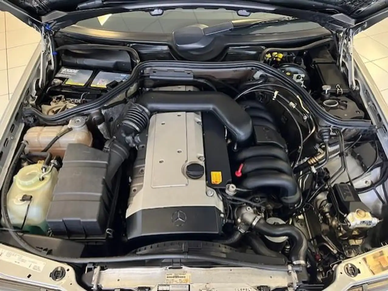 Mercedes-Benz E 320 W124 Cabrio 2e Eigenaar/In Nieuwstaat, foto 8