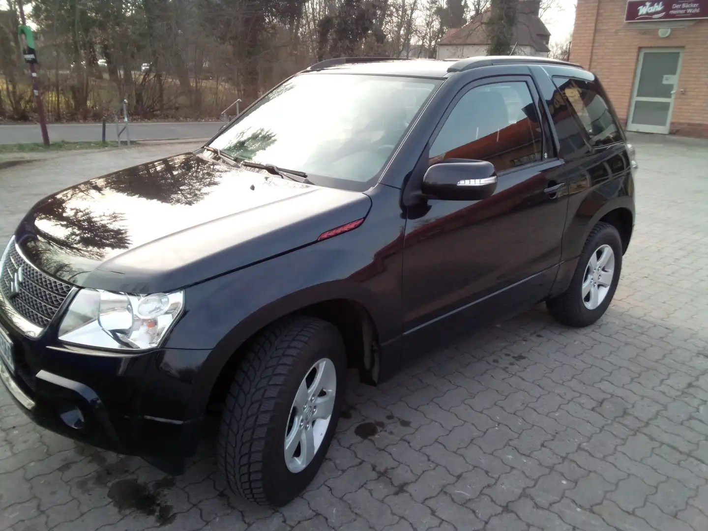 Suzuki Grand Vitara 2.4. Allrad Schwarz - 2