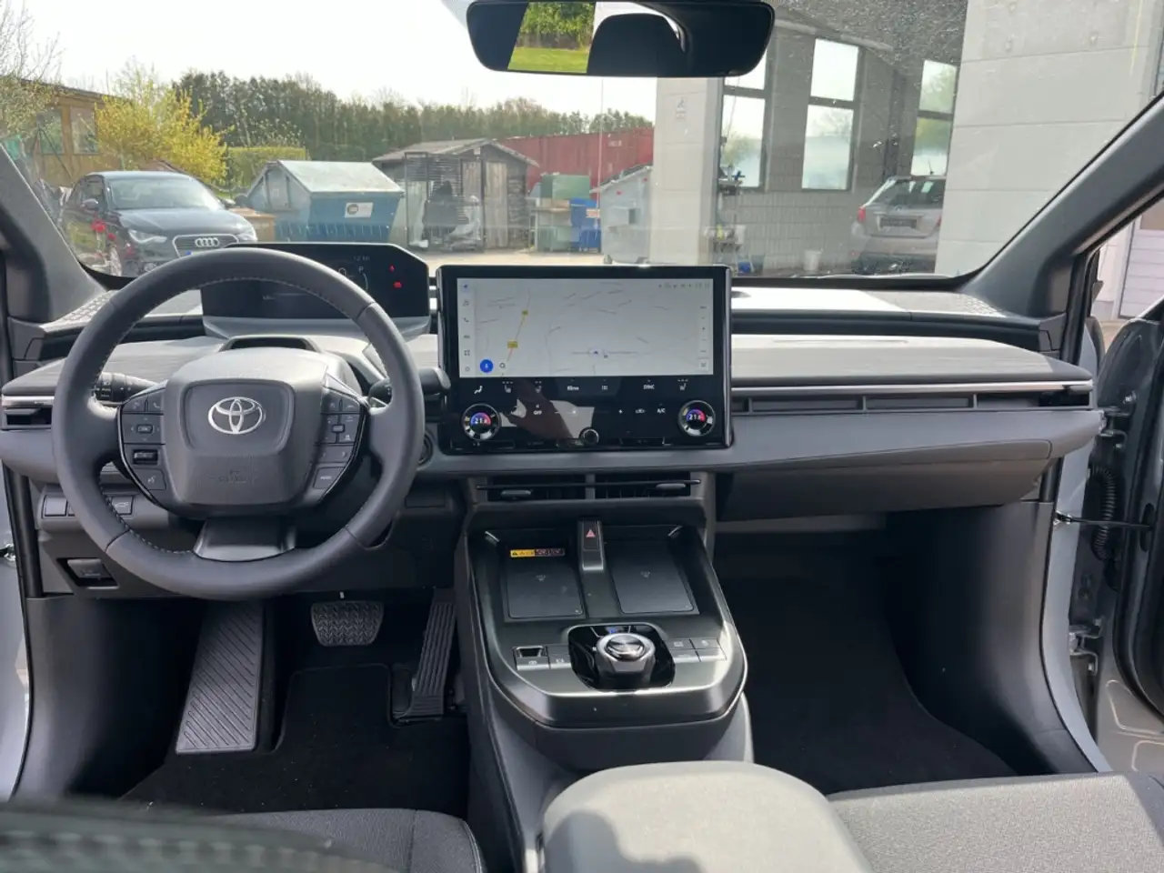 Toyota C-HR + 165 kW Teamplayer ACC SHZ LHZ RFK PDC NAVI 10