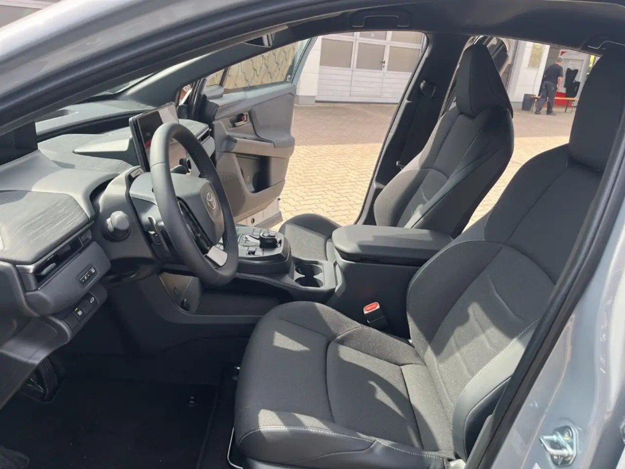 Toyota C-HR + 165 kW Teamplayer ACC SHZ LHZ RFK PDC NAVI 9