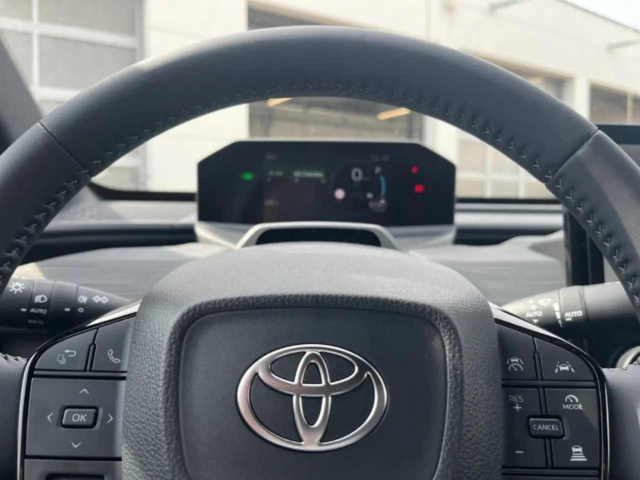 Toyota C-HR + 165 kW Teamplayer ACC SHZ LHZ RFK PDC NAVI 12
