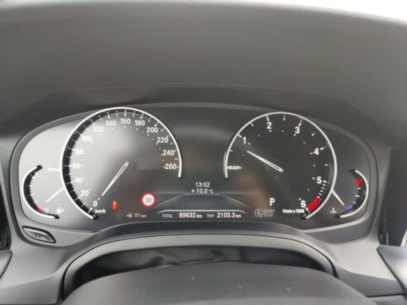 BMW 330 d xDrive M-Sport — photo 13