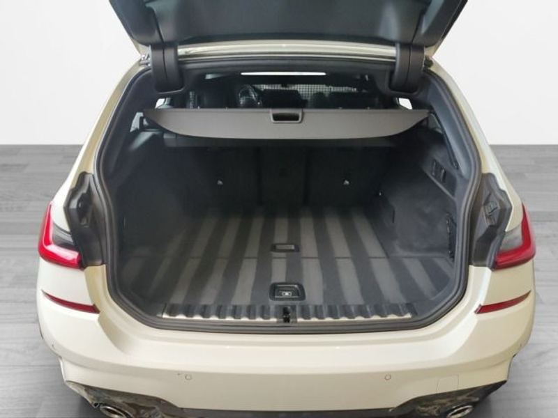 BMW 330 d xDrive M-Sport — photo 11