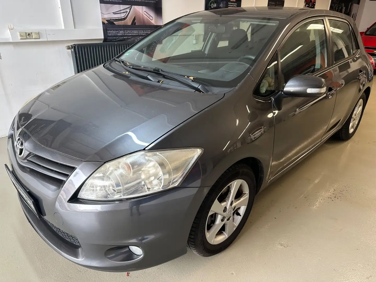 Toyota Auris Edition 1,6 Klimmautomatik Gris - 1