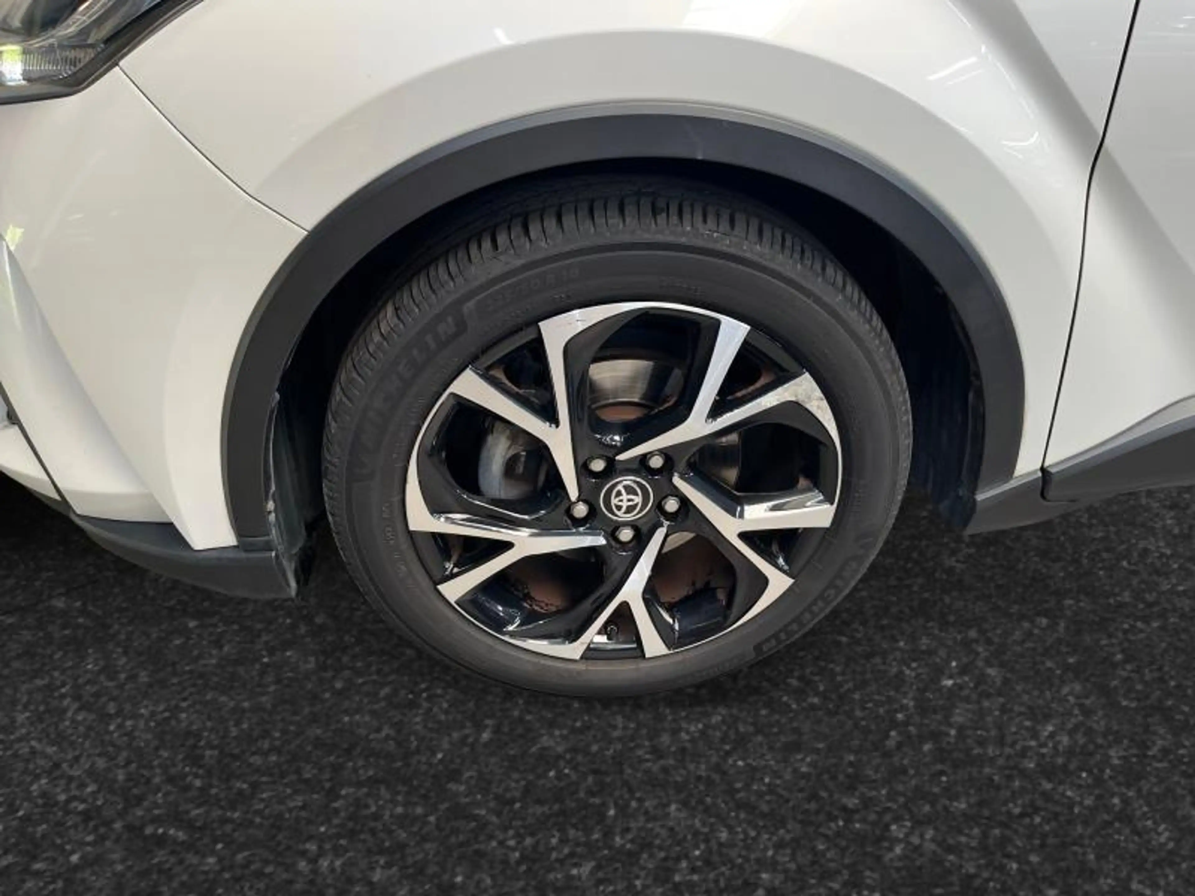 Toyota C-HR C-LUB BI-TONE — photo 8