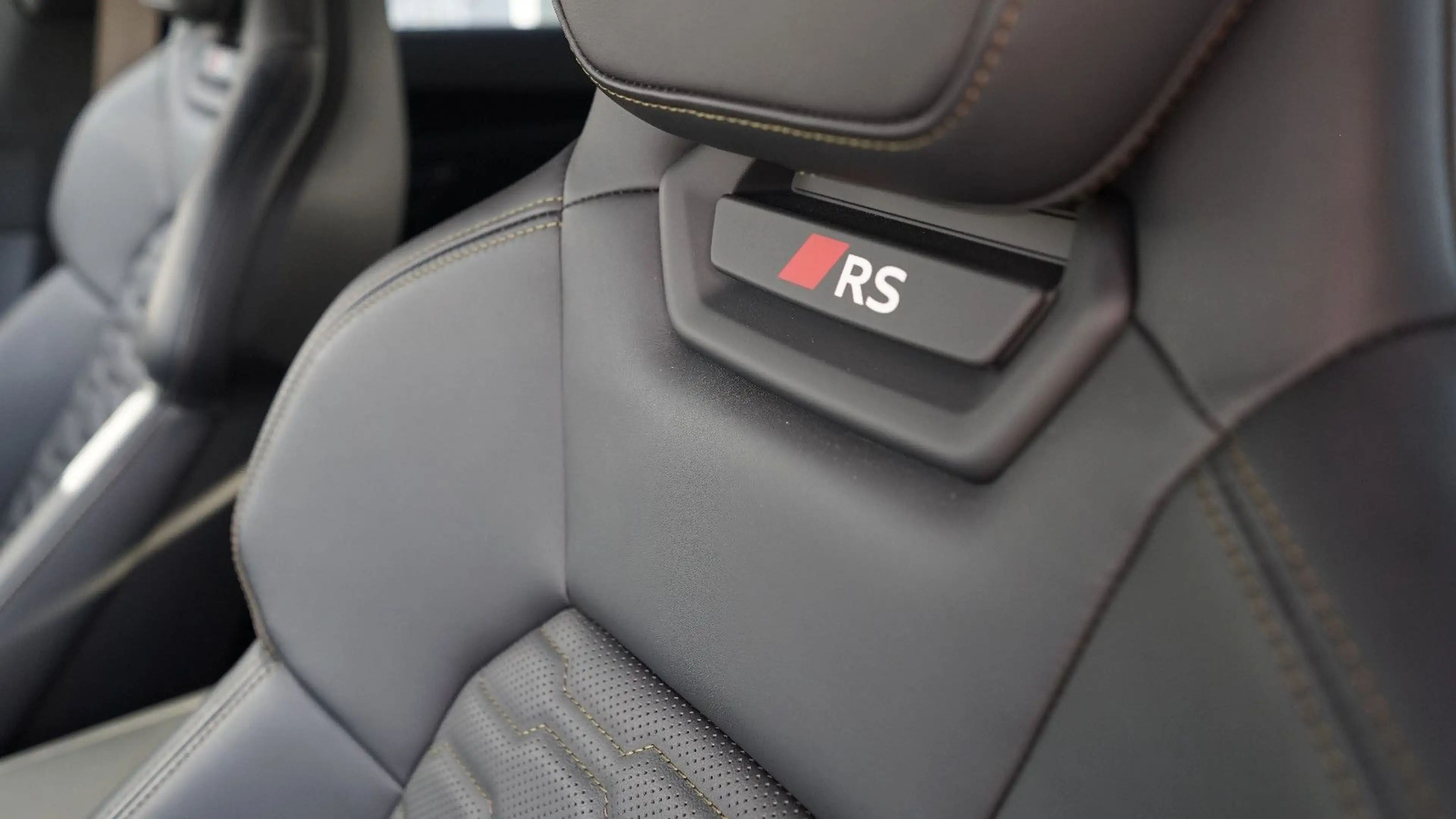 Audi RS e-tron GT Sitzbel. Camouflage Carbon — photo 9