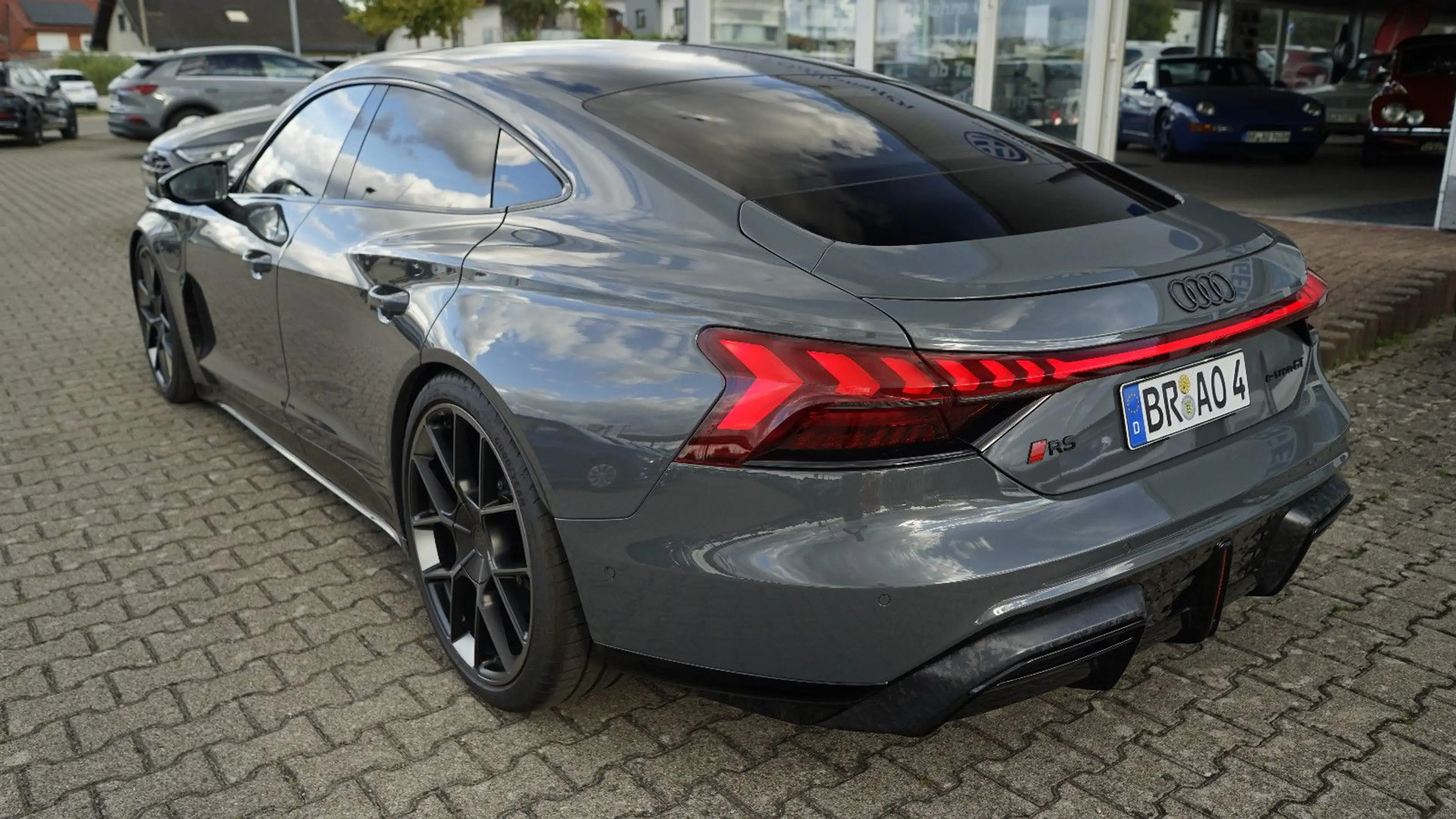Audi RS e-tron GT Sitzbel. Camouflage Carbon — photo 4
