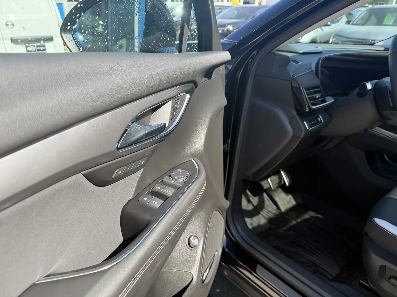 Buick Envision photo Buick Envision