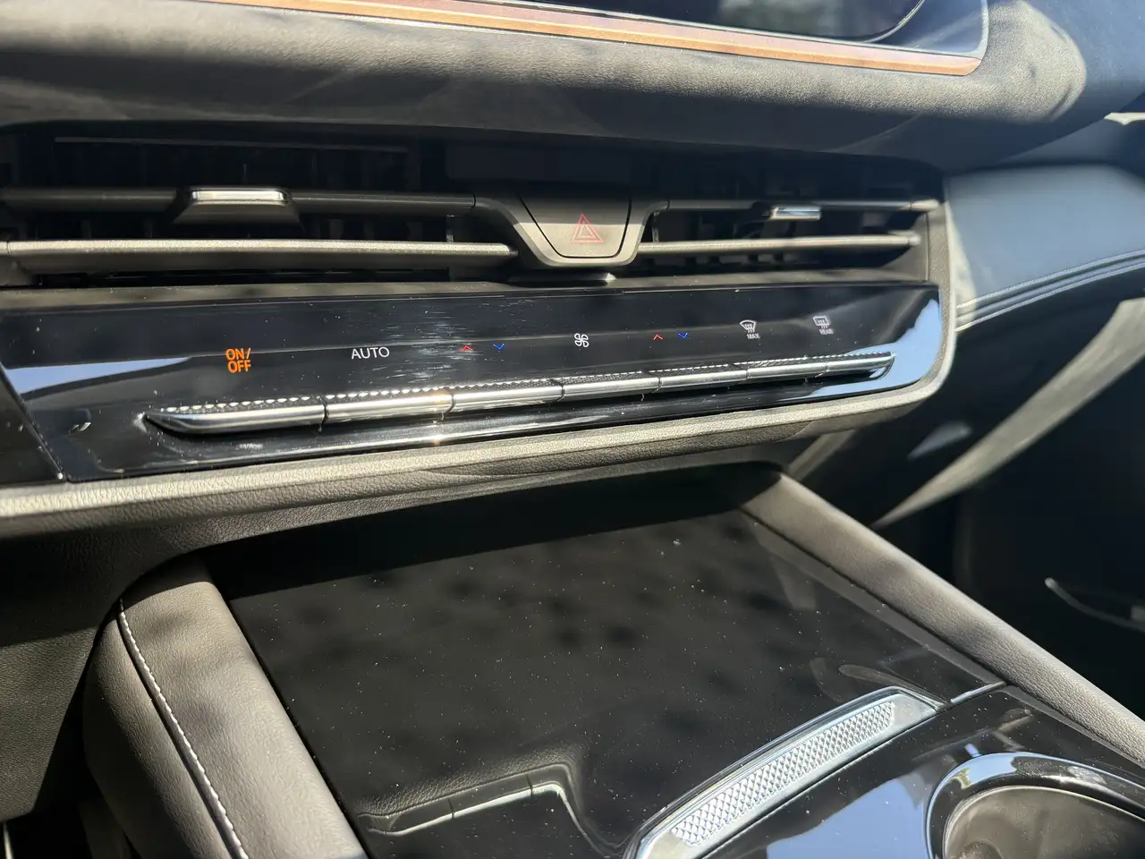 Buick Envision photo Buick Envision