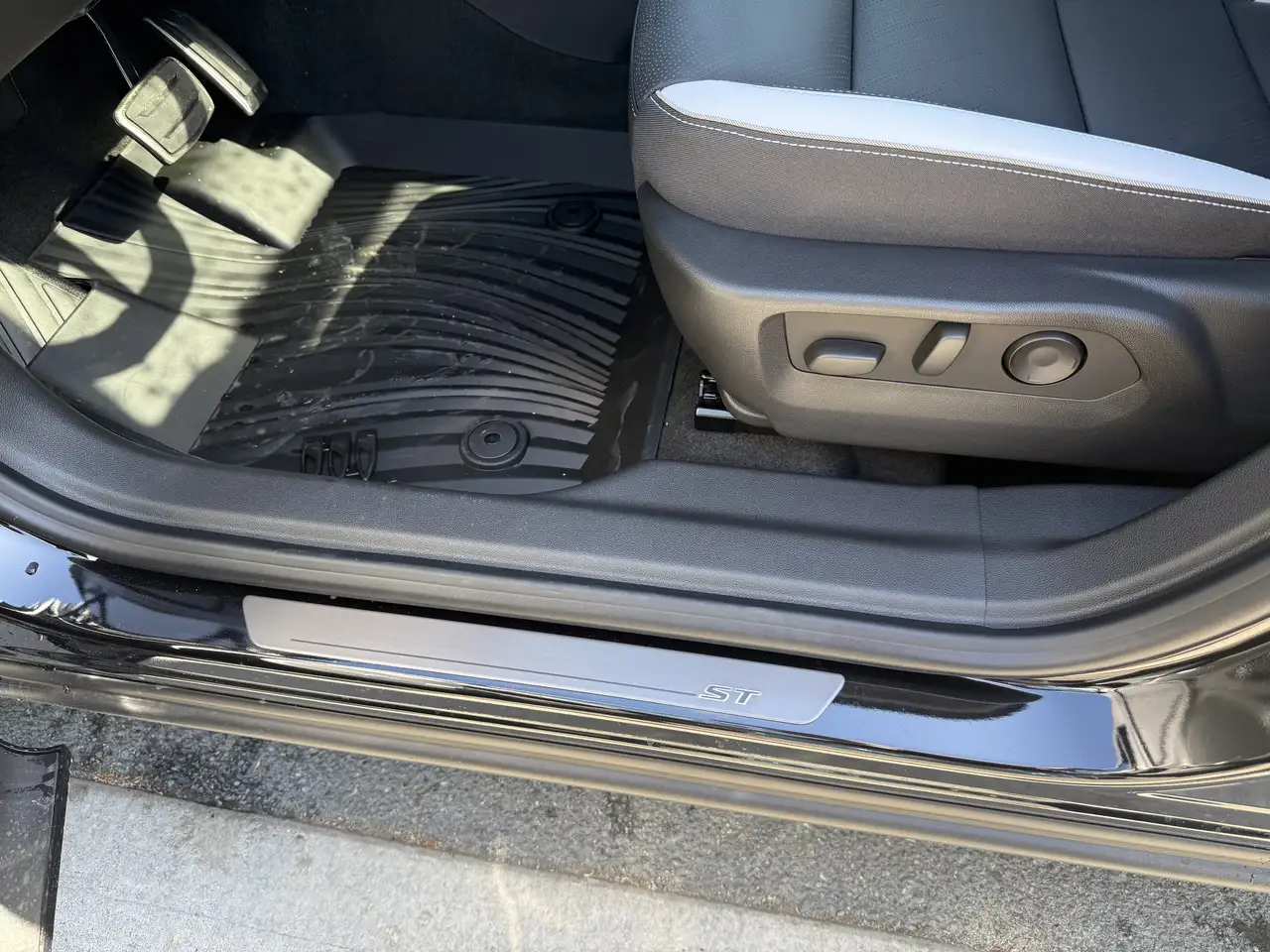Buick Envision photo Buick Envision