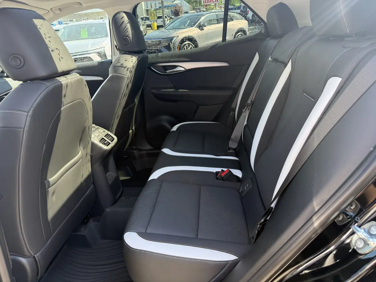 Buick Envision photo Buick Envision