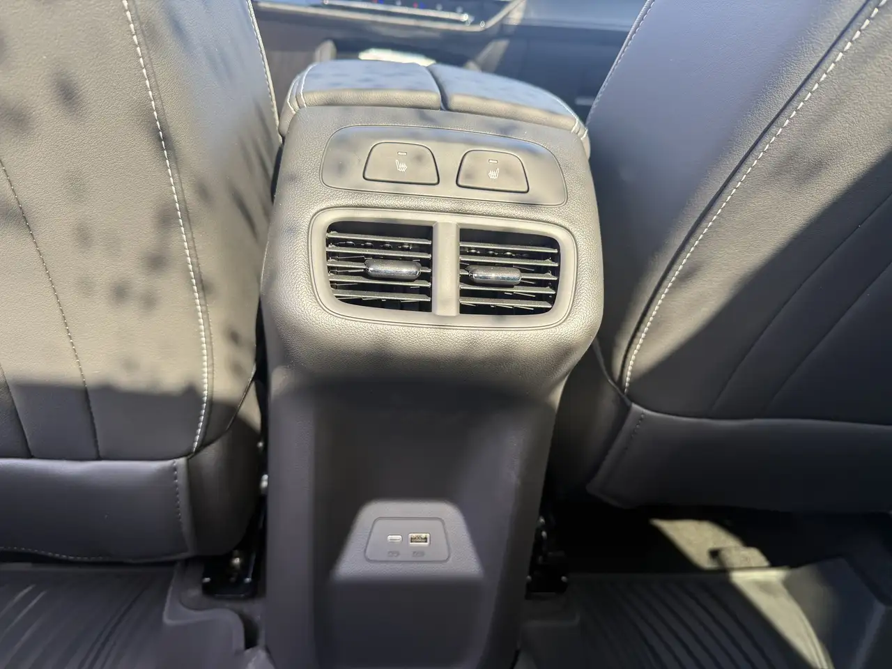 Buick Envision photo Buick Envision
