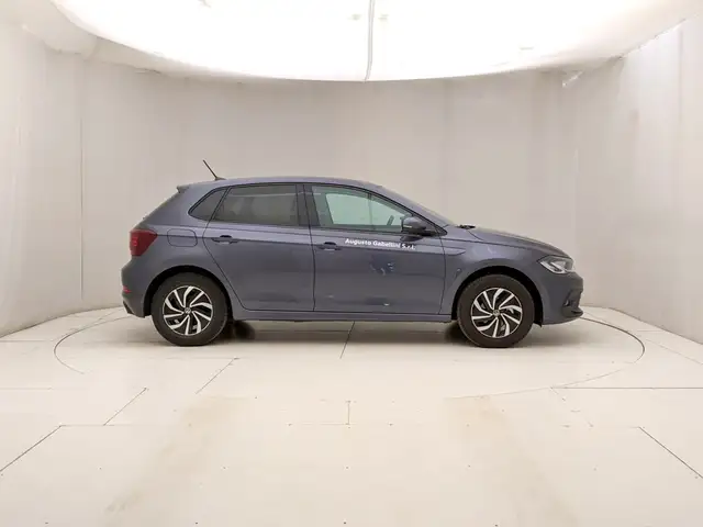 Volkswagen Polo view 3