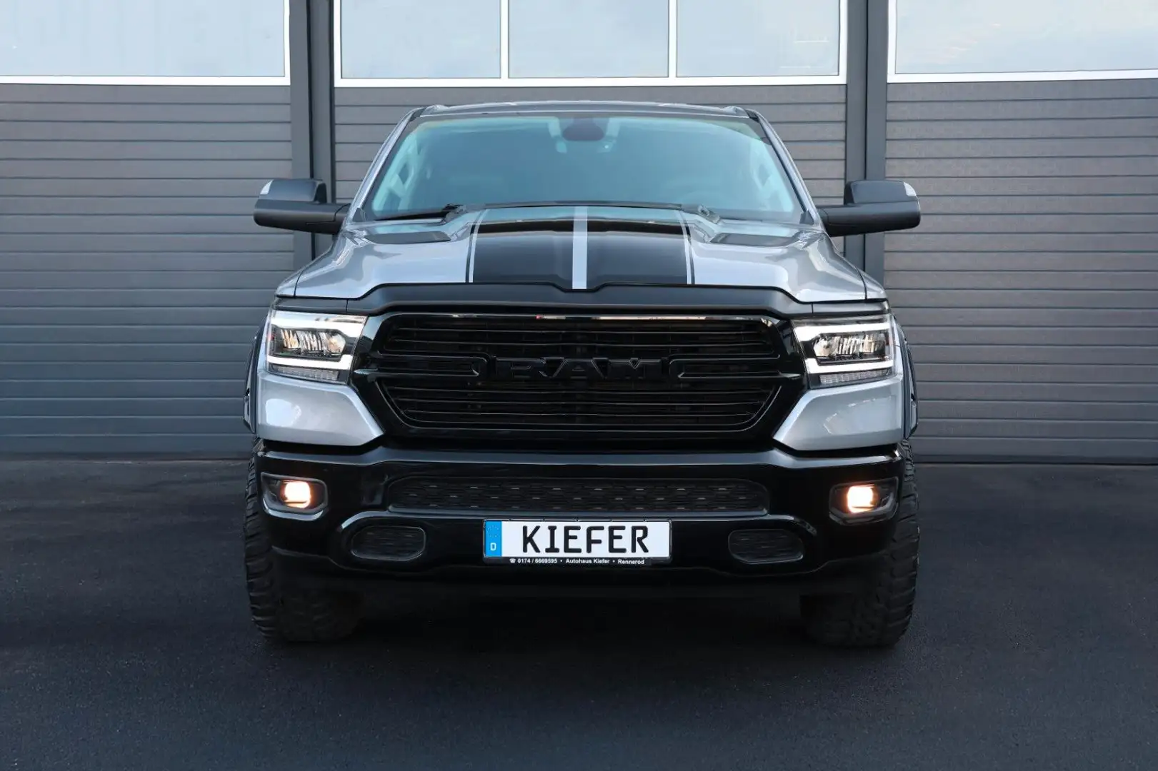 Dodge RAM 5.7L BIGHORN/4x4/LED/AHK/CarPlay/KAMERA/R20 Plateado - 2