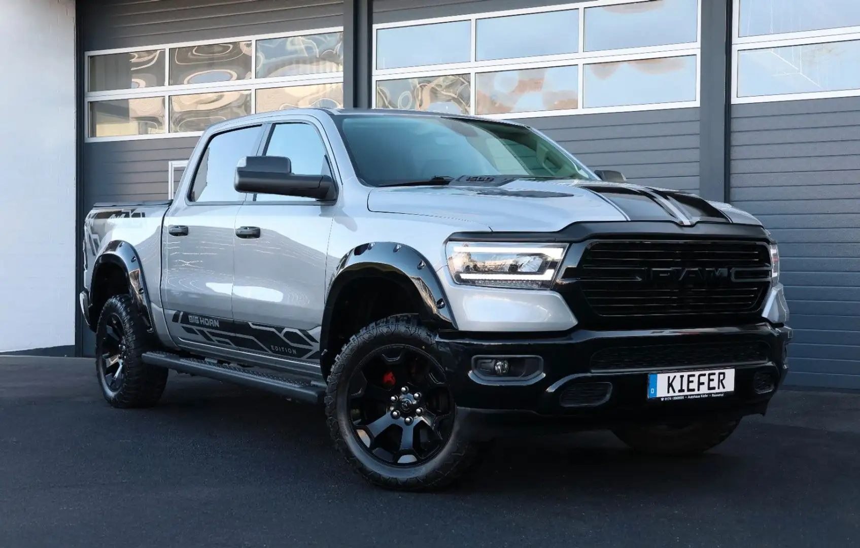 Dodge RAM 5.7L BIGHORN/4x4/LED/AHK/CarPlay/KAMERA/R20 Plateado - 1