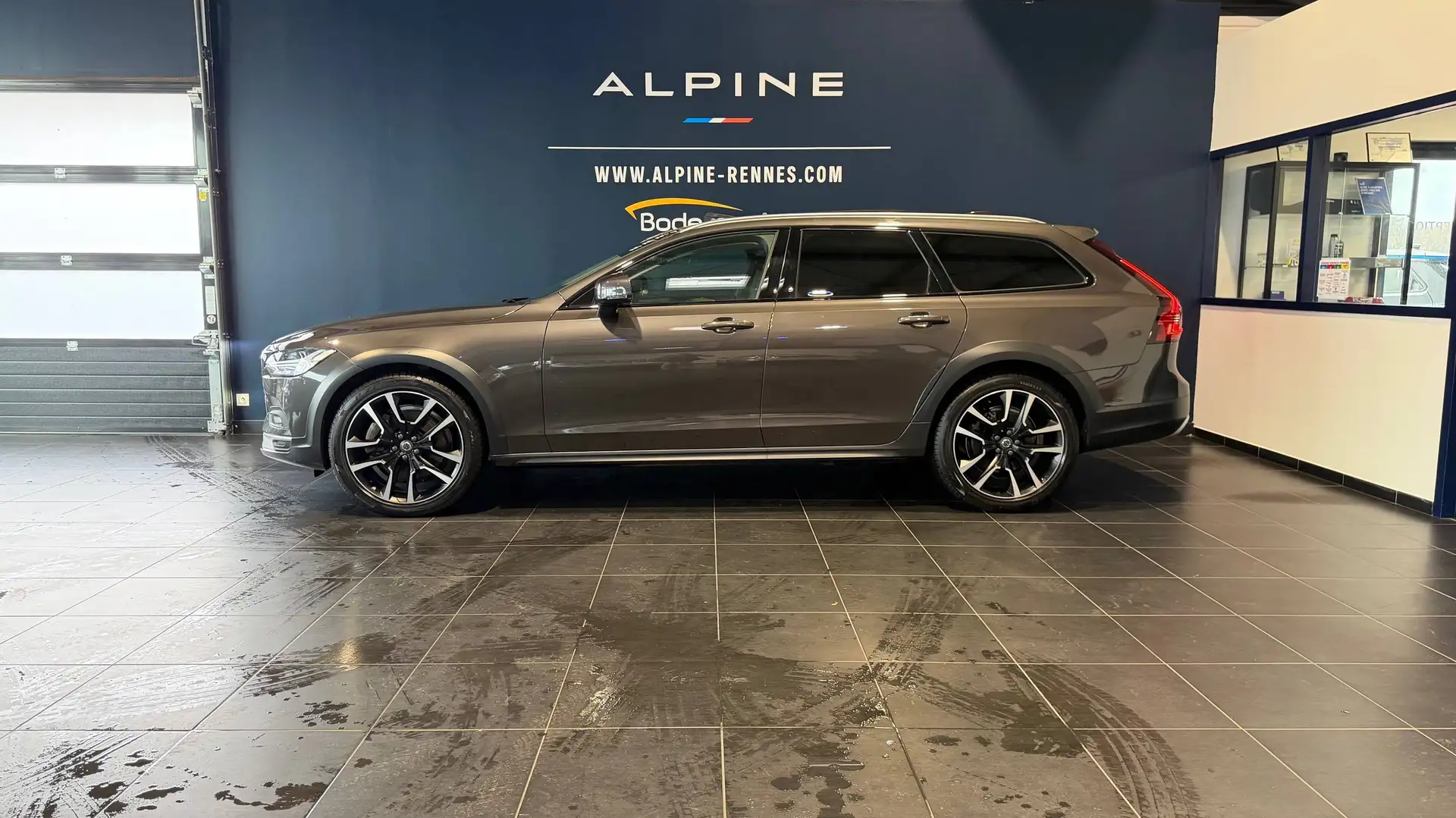 Volvo V90 Cross Country Volvo / V90 Cross Country 2.0 B4 Mild-Hybrid Plus AWD Schwarz - 2