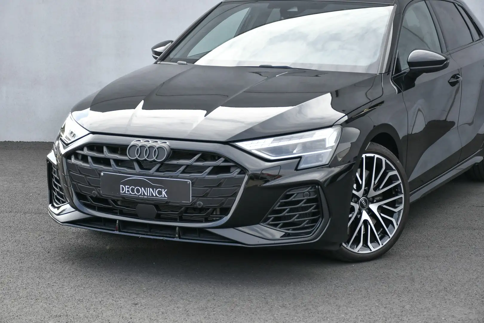 Audi S3 *SONOS*CAM*AKROPOVIC*RS SEATS*CARPLAY*AMBIENT*ACC* Noir - 2