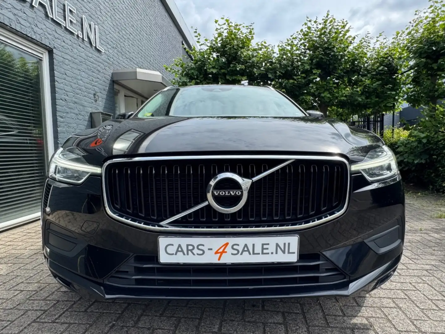 Volvo XC60 2.0 D4 Autom. MOMENTUM PRO + Leder + Navi + 19 inc Noir - 2