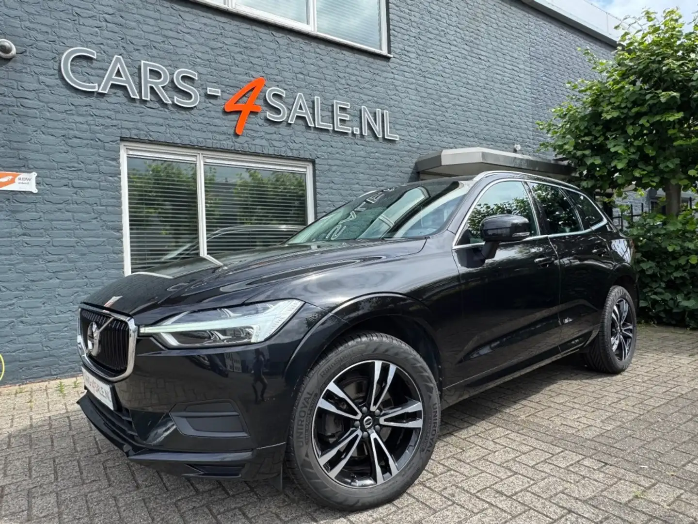 Volvo XC60 2.0 D4 Autom. MOMENTUM PRO + Leder + Navi + 19 inc Noir - 1
