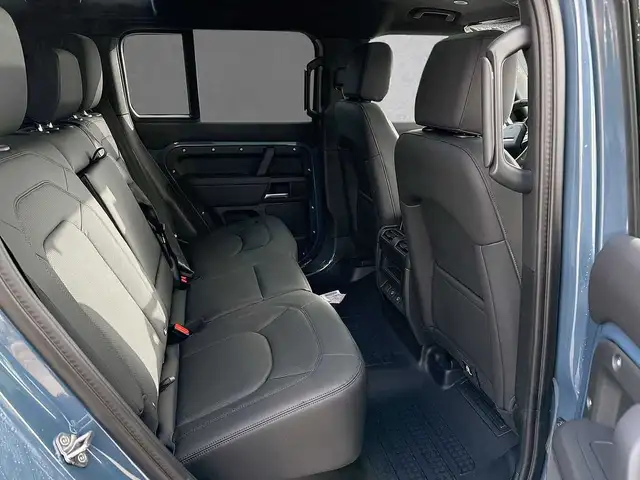 Land Rover Defender view 5