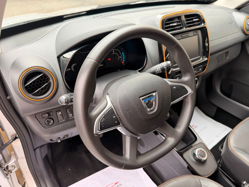 Dacia Spring Electric Comfort Plus SOH Kamera LED — photo 11