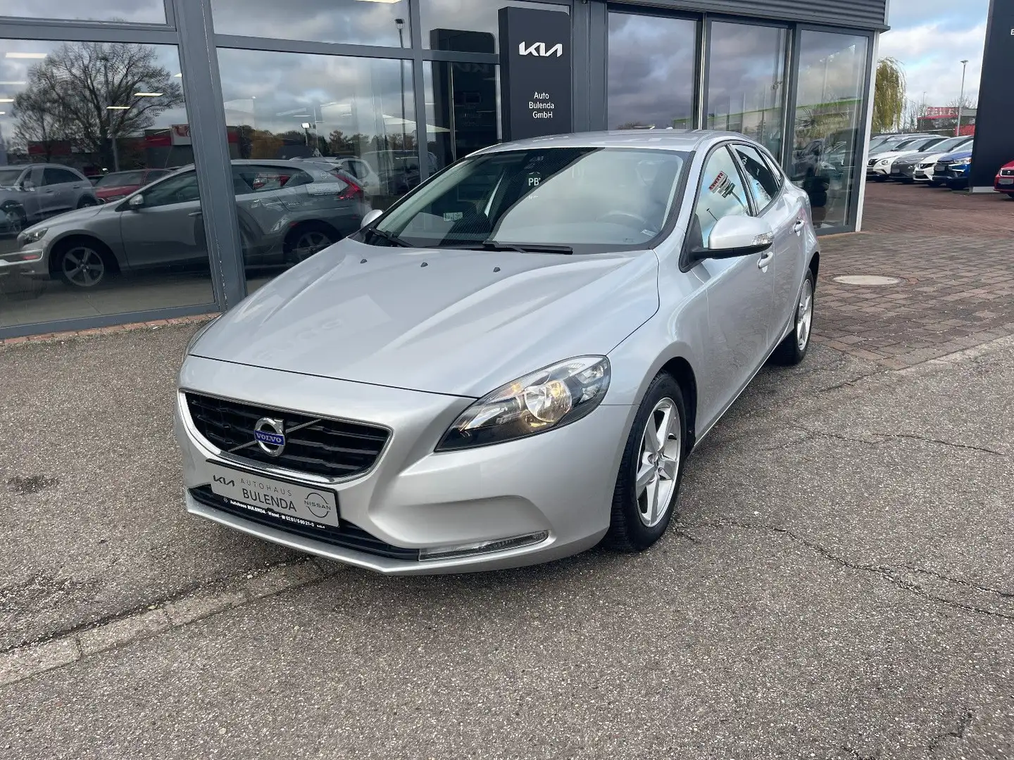 Volvo V40 Kinetic AHK Argent - 2