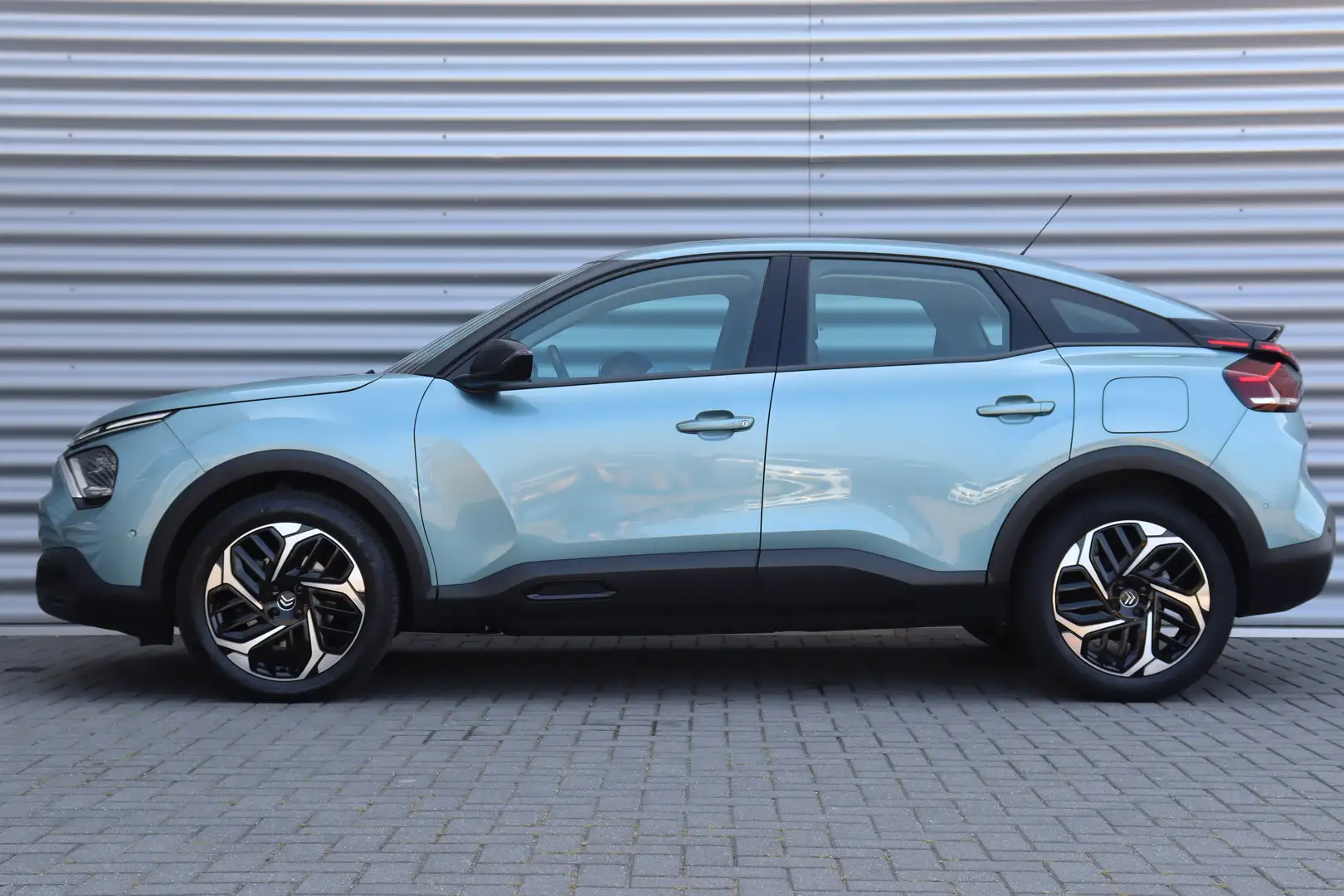 Citroen C4 CITROËN 1.2 PURETECH 130PK SHINE AUTOMAAT / NAVI / Blauw - 2