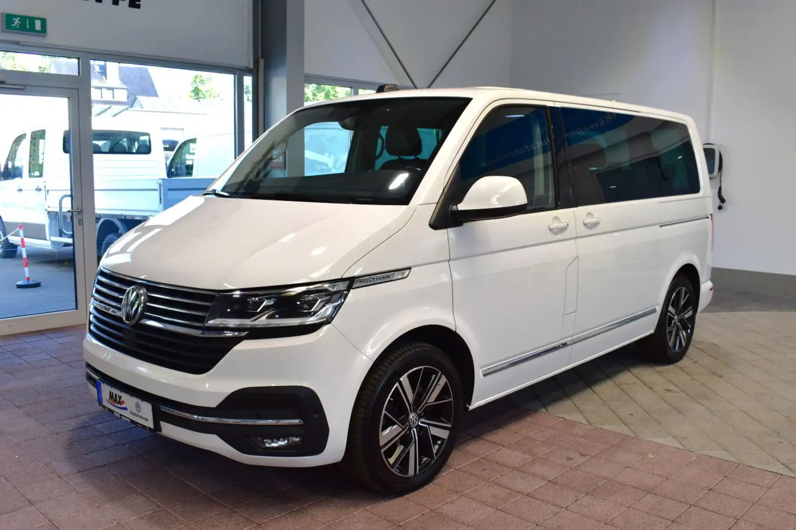 Volkswagen T6.1 Multivan "GenSIX"4MO*146kW*DSG*Standh*ACC*LE Weiß - 2