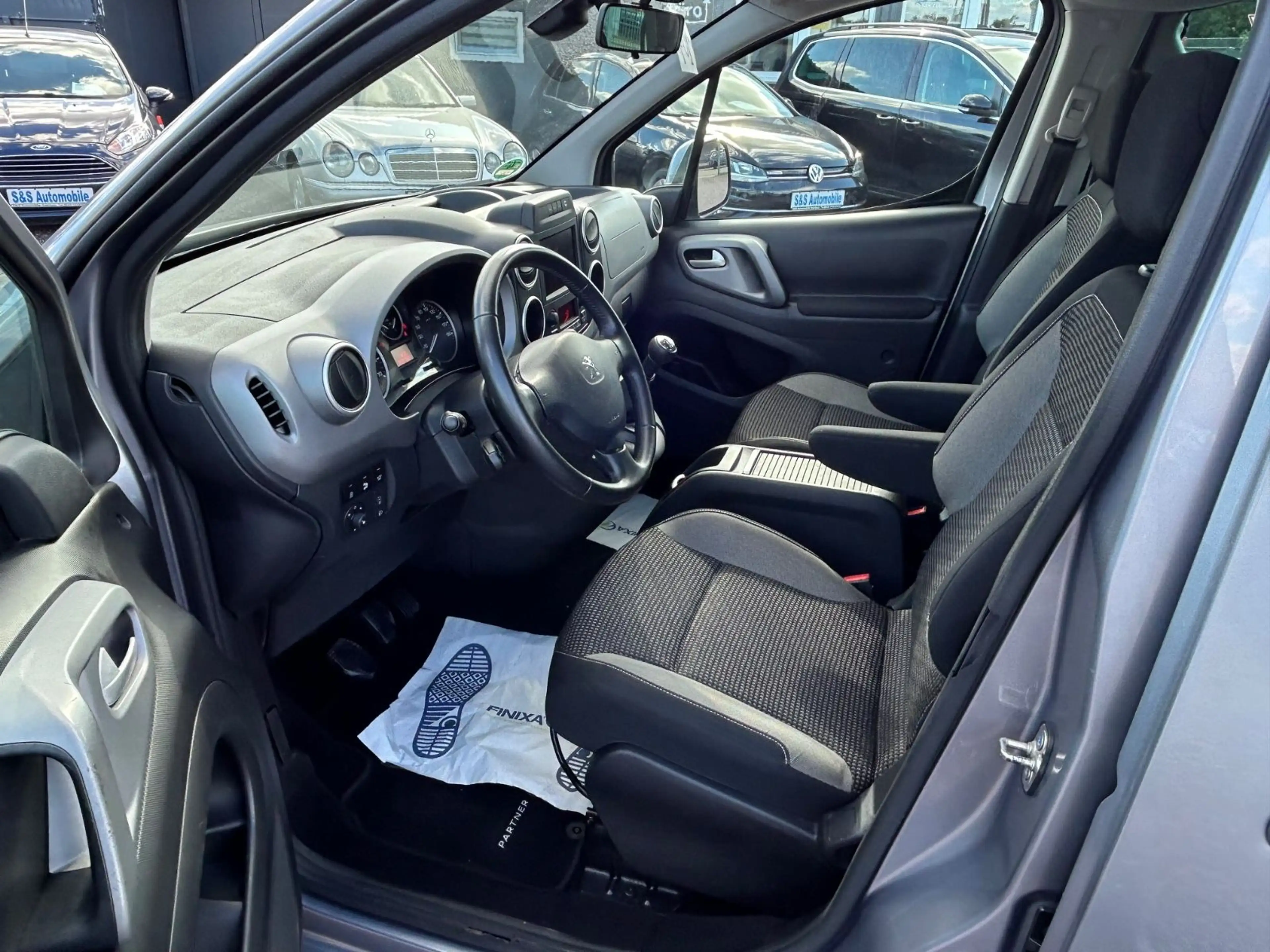 Peugeot Partner Tepee Allure 1.6 HDi *Panorama*Kamera*E6 — photo 7