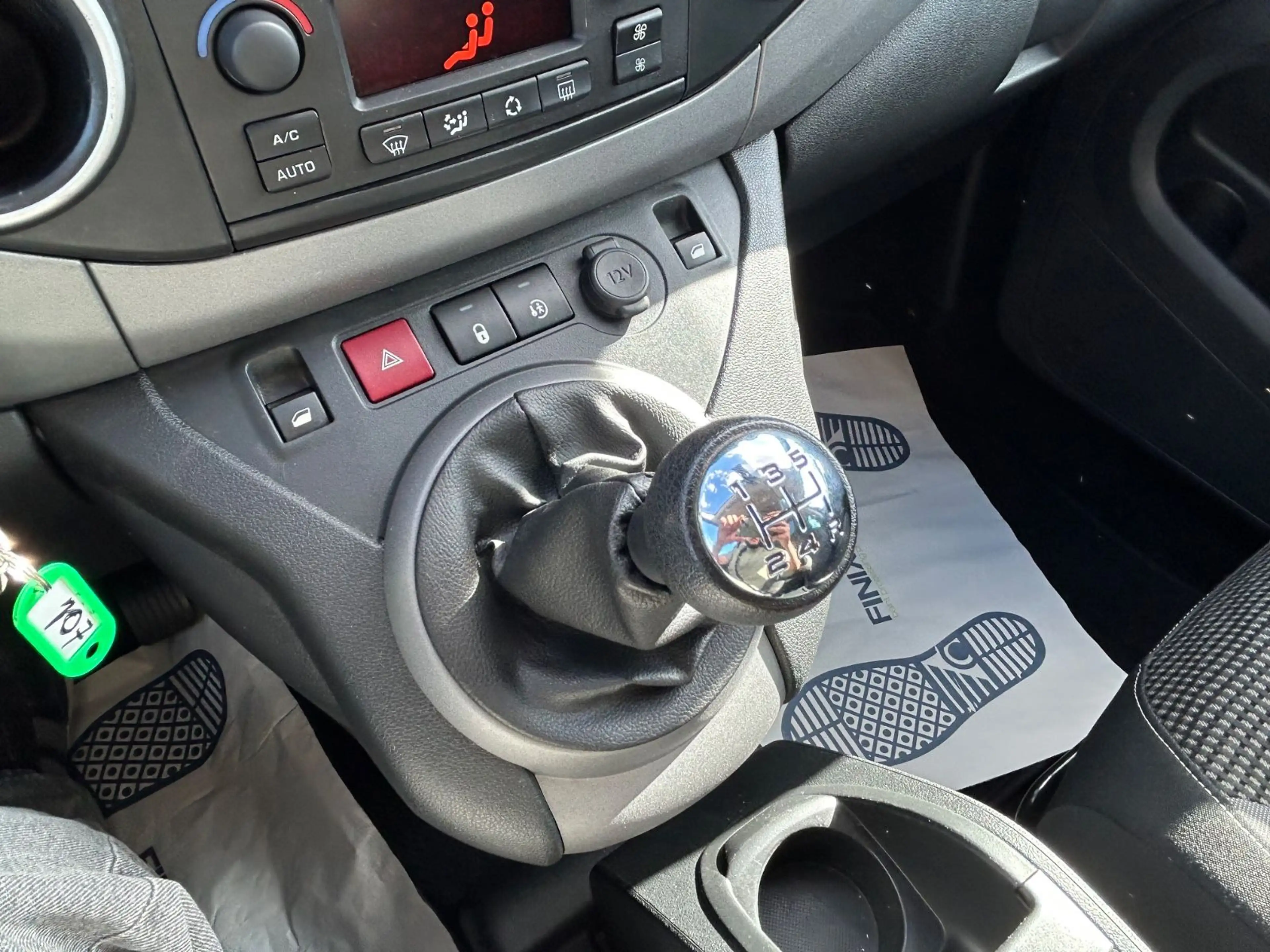 Peugeot Partner Tepee Allure 1.6 HDi *Panorama*Kamera*E6 — photo 14