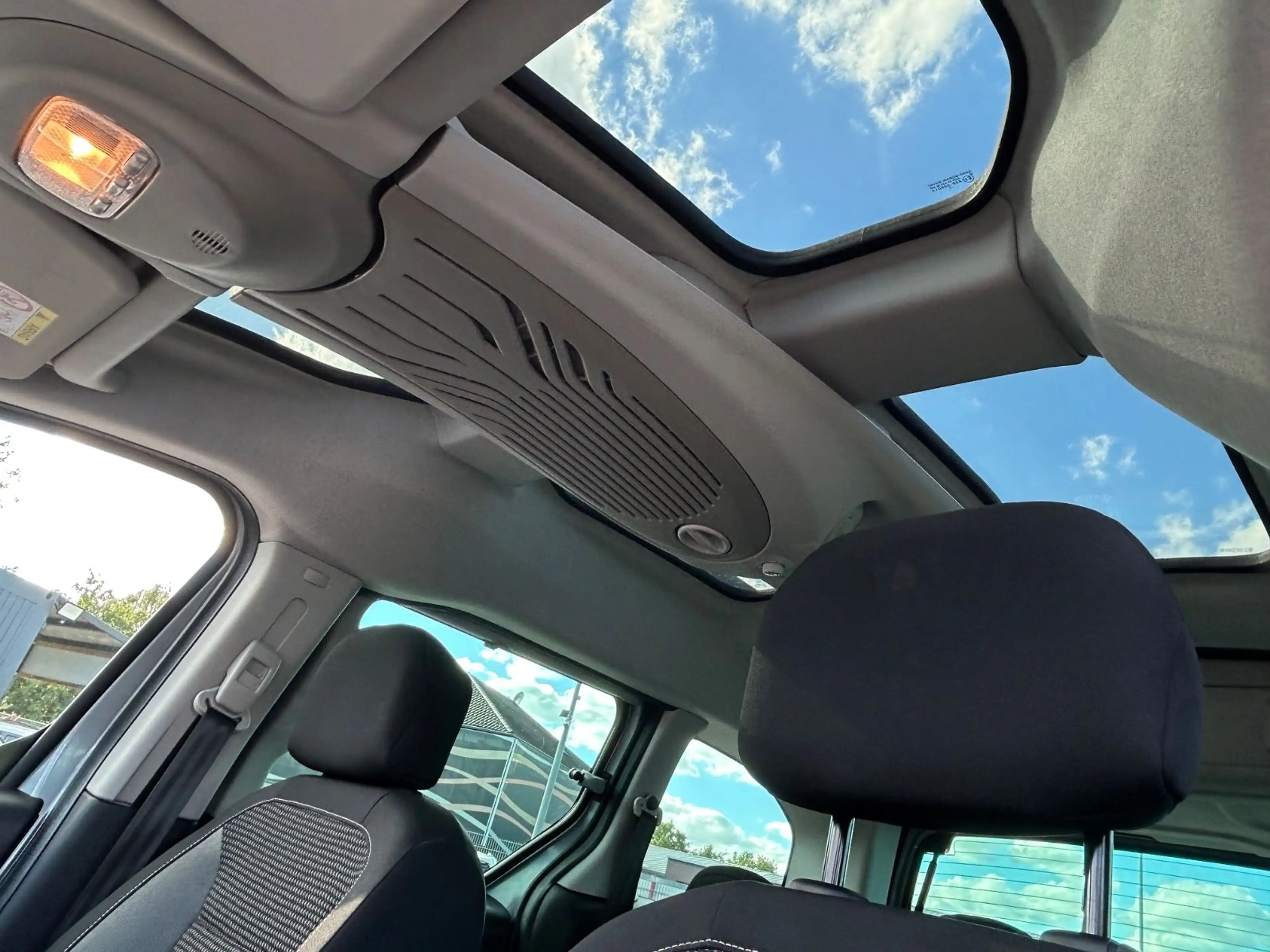 Peugeot Partner Tepee Allure 1.6 HDi *Panorama*Kamera*E6 — photo 8