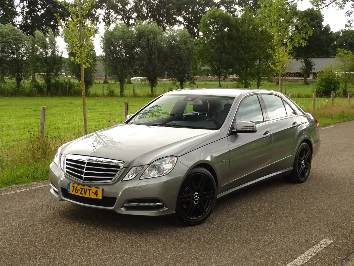 Mercedes-Benz E 200 CGI Avantgarde | AMG 18" | Luxe en in TOPSTAAT! Grijs - 2