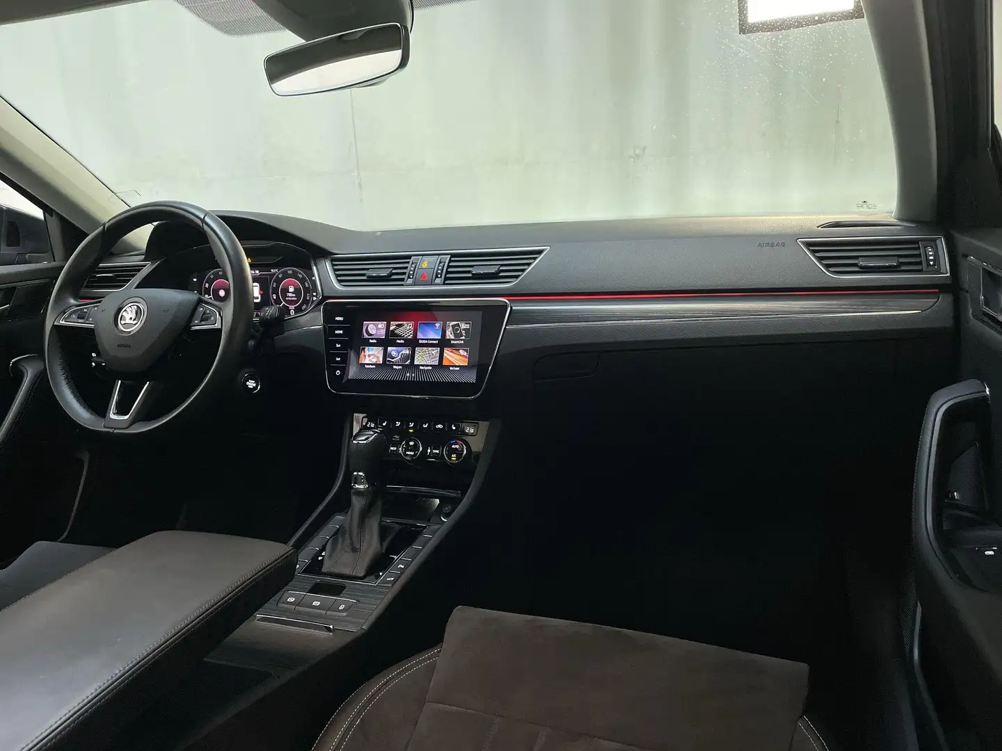 Skoda Superb Combi 1.5 TSI 150pk DSG ACT Business Edition Panor Gris - 2