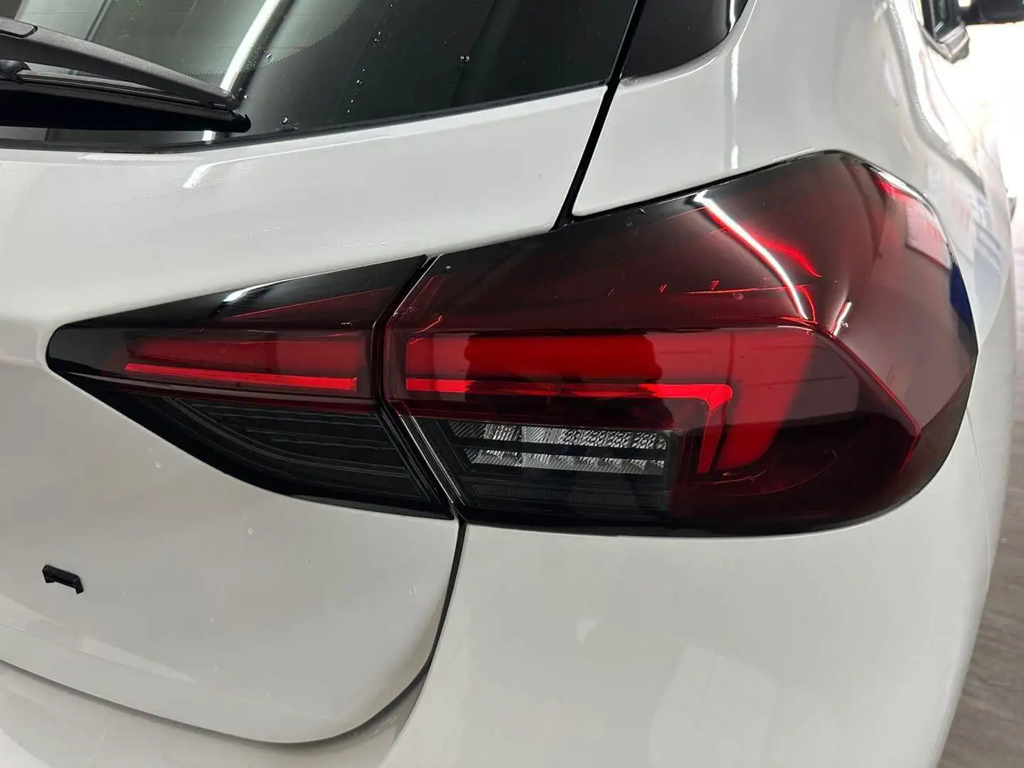 Opel Corsa F 1.2 Turbo 100 EAT8 GS+Kamera+SHZ Weiß - 2