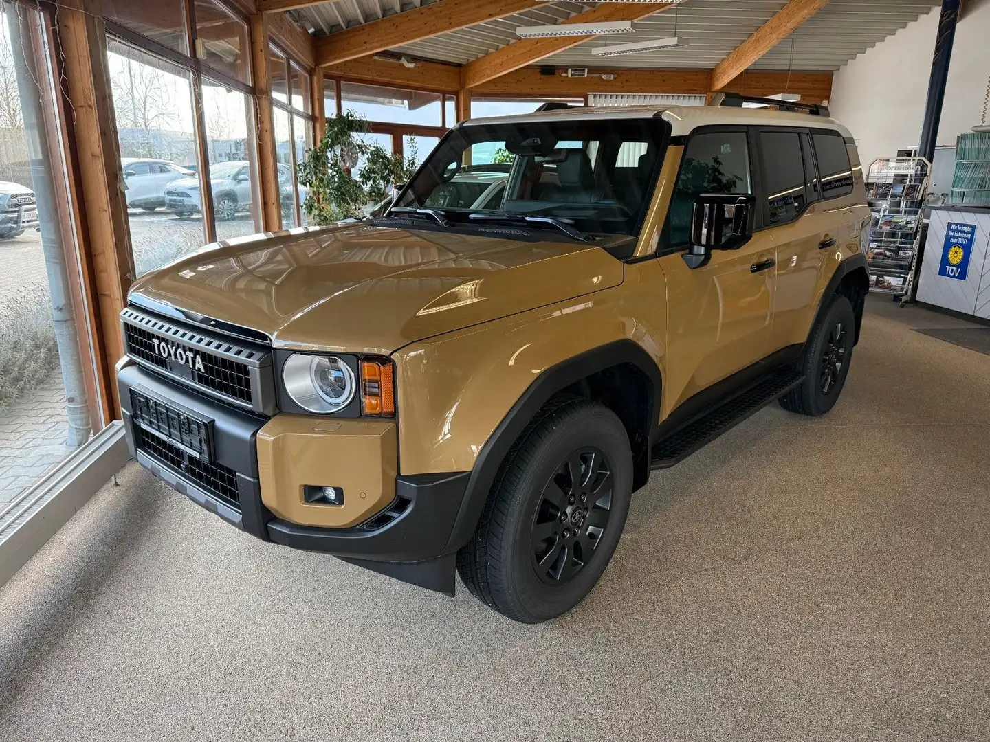Toyota Land Cruiser 2,8 D-4D 150kW AWD First Edition Beige - 1