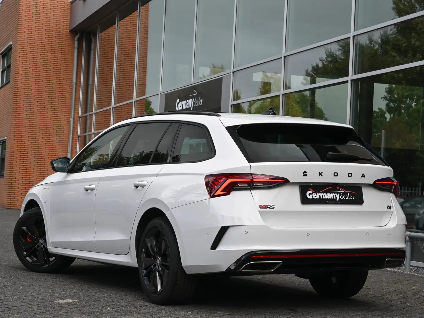 Skoda Octavia Combi 1.4 TSI 245pk RS iV PHEV Business Pano Keyle Wit - 2