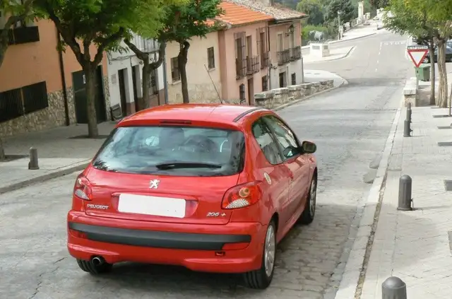 Peugeot 206 view 5
