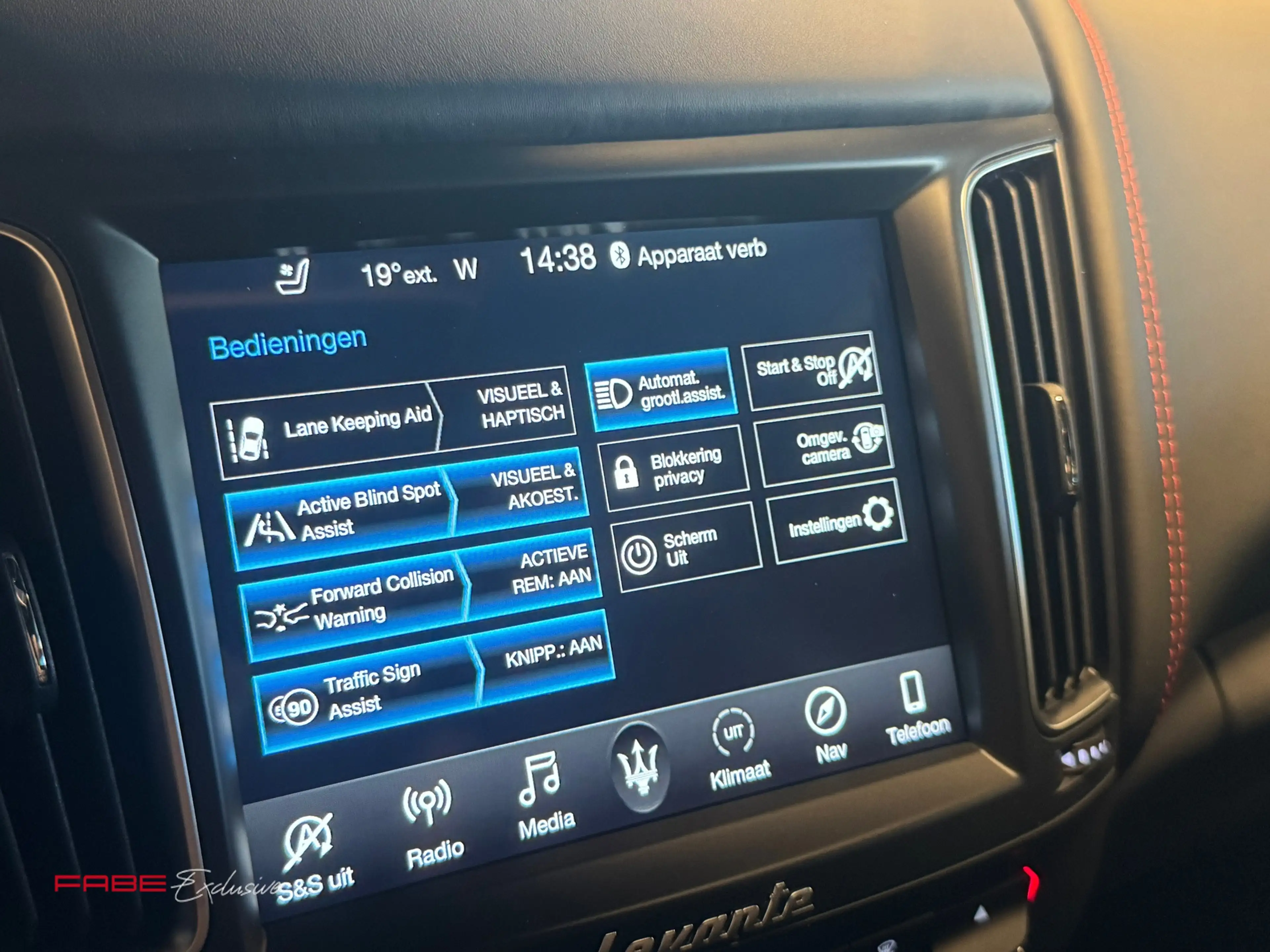 Maserati Levante 3.8 V8 GTS / Softclose / H/K / Carbon / Pano / 360 — photo 32