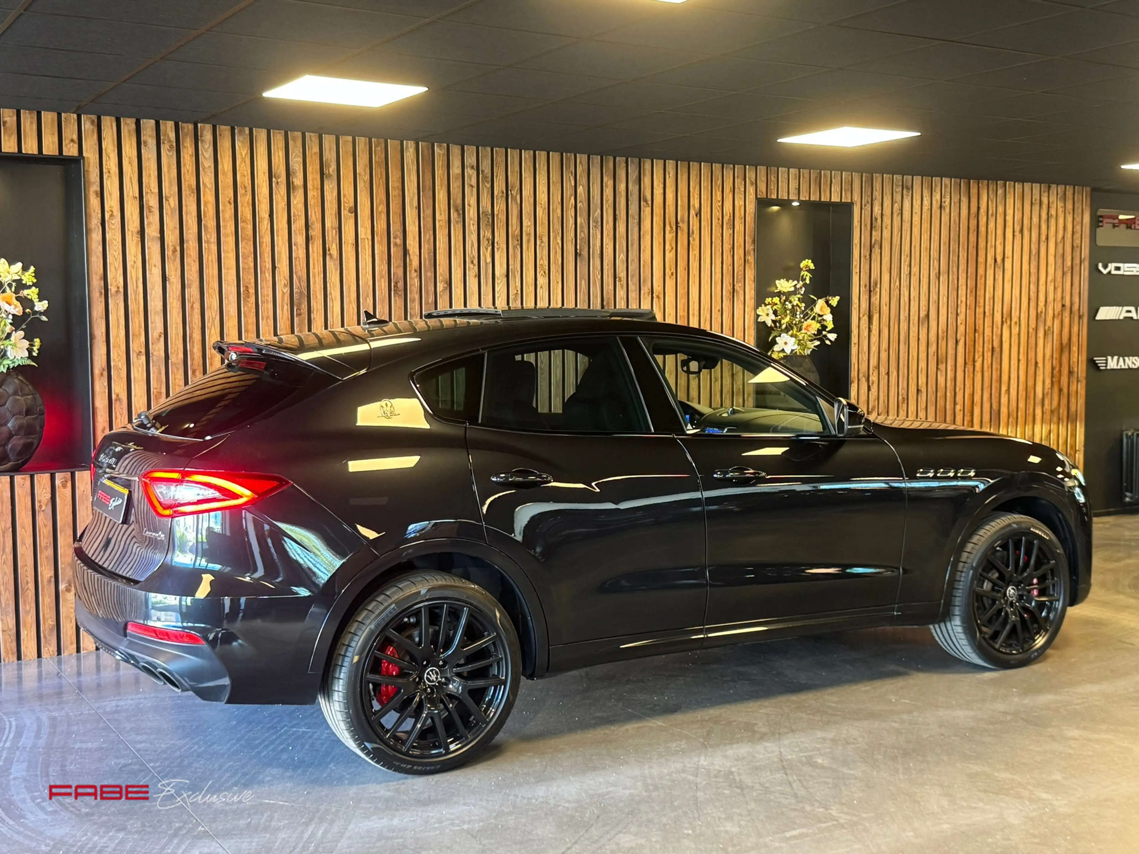 Maserati Levante 3.8 V8 GTS / Softclose / H/K / Carbon / Pano / 360 — photo 11