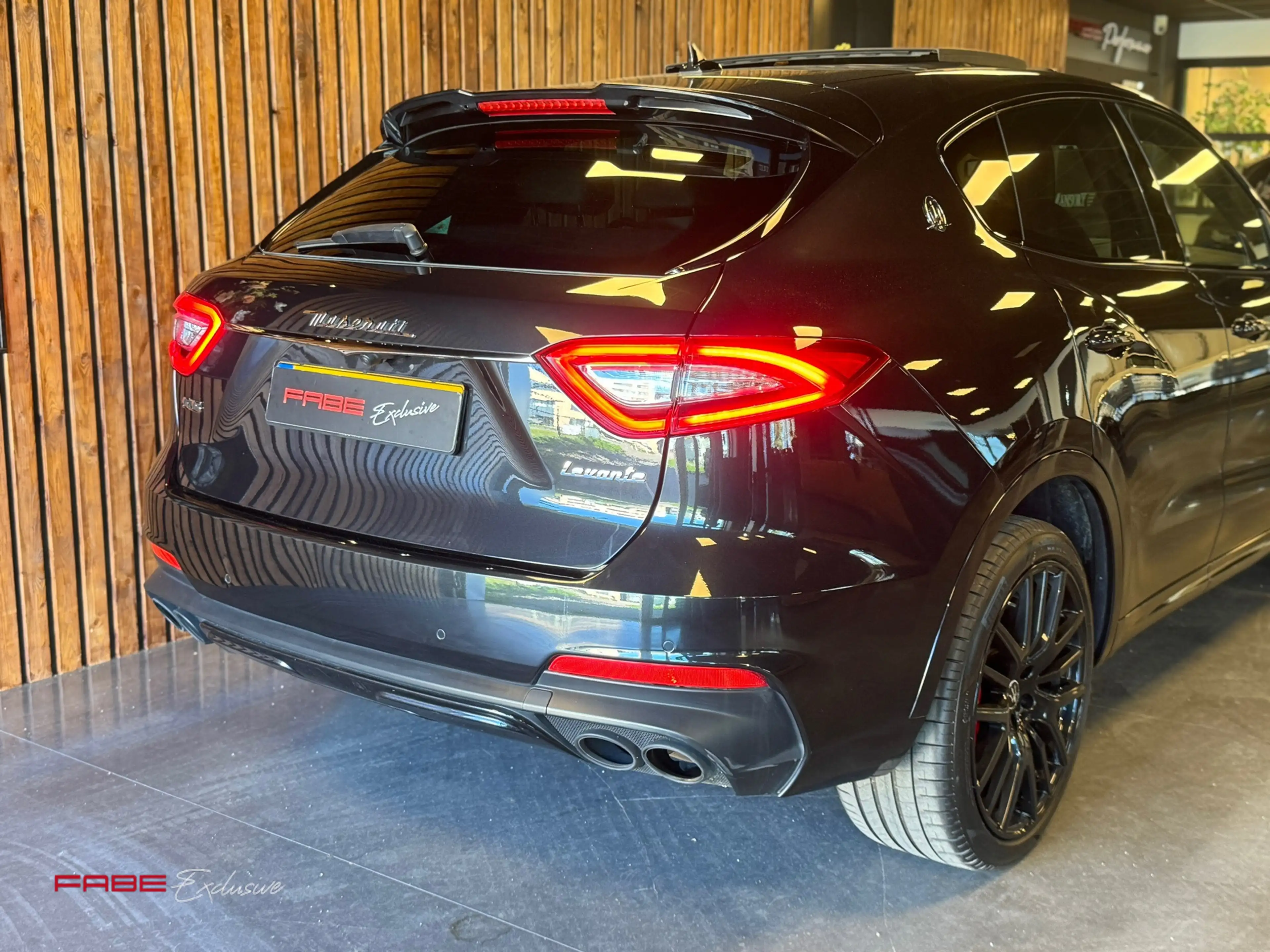 Maserati Levante 3.8 V8 GTS / Softclose / H/K / Carbon / Pano / 360 — photo 12