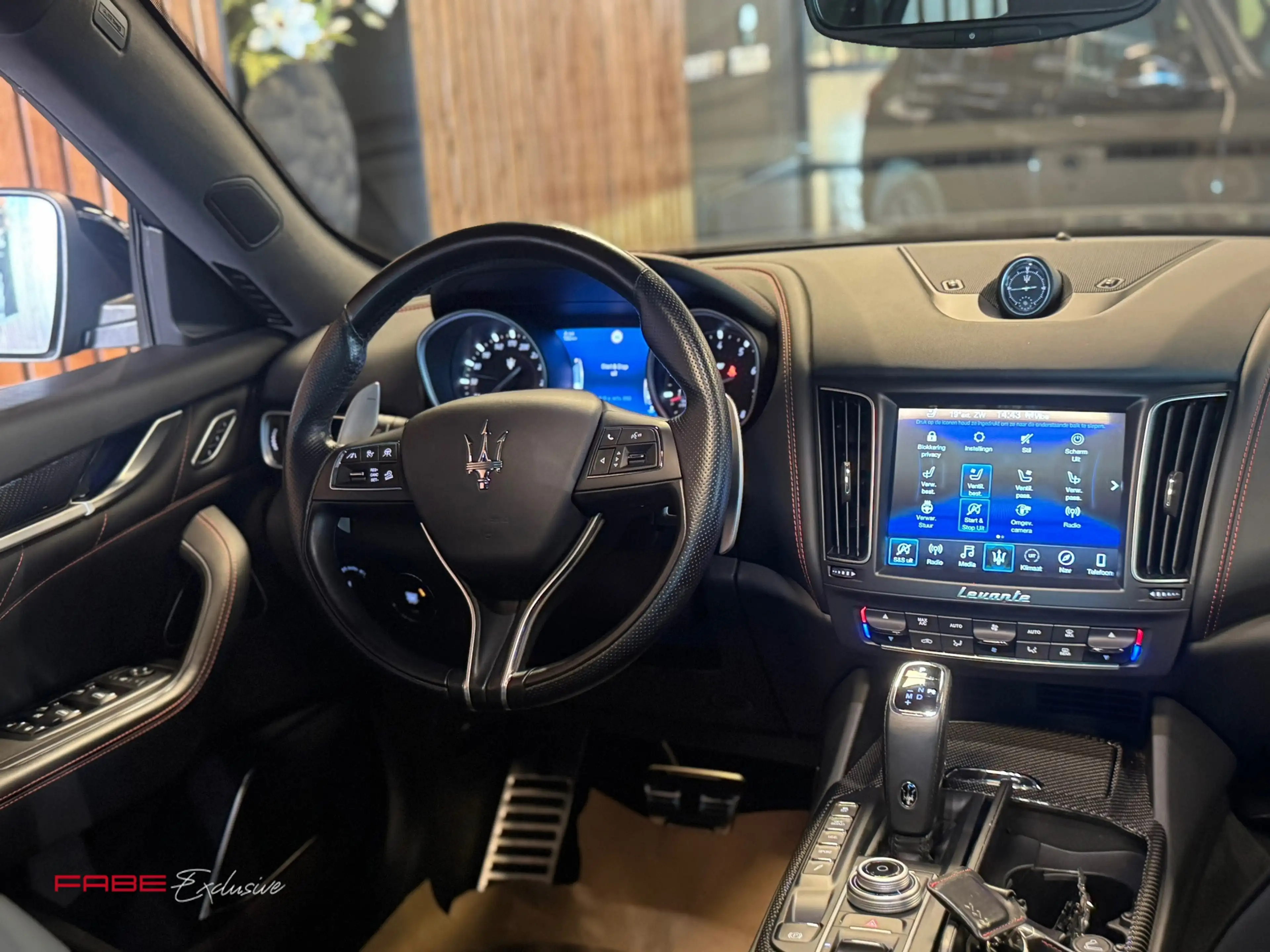 Maserati Levante 3.8 V8 GTS / Softclose / H/K / Carbon / Pano / 360 — photo 20