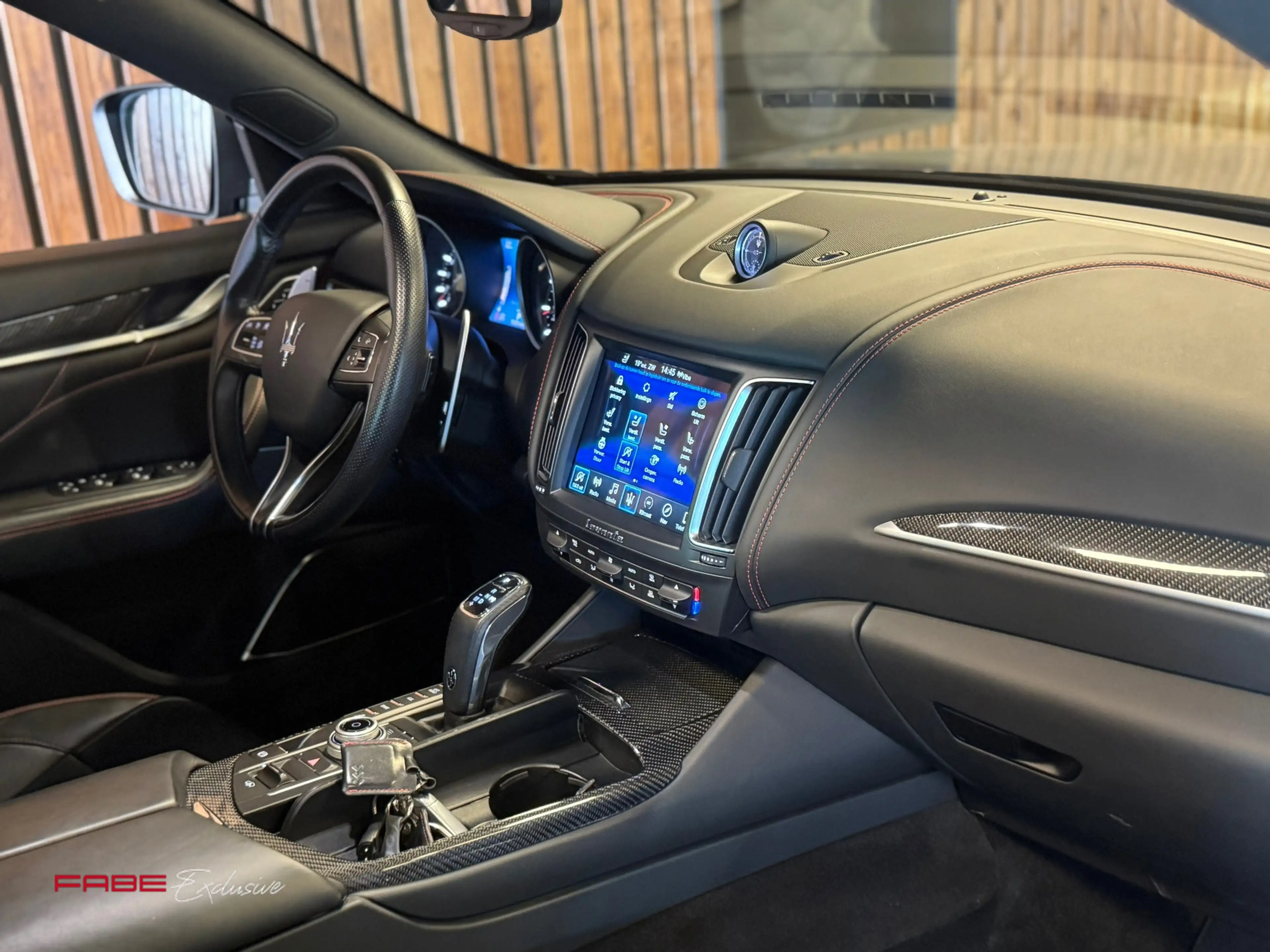 Maserati Levante 3.8 V8 GTS / Softclose / H/K / Carbon / Pano / 360 — photo 14