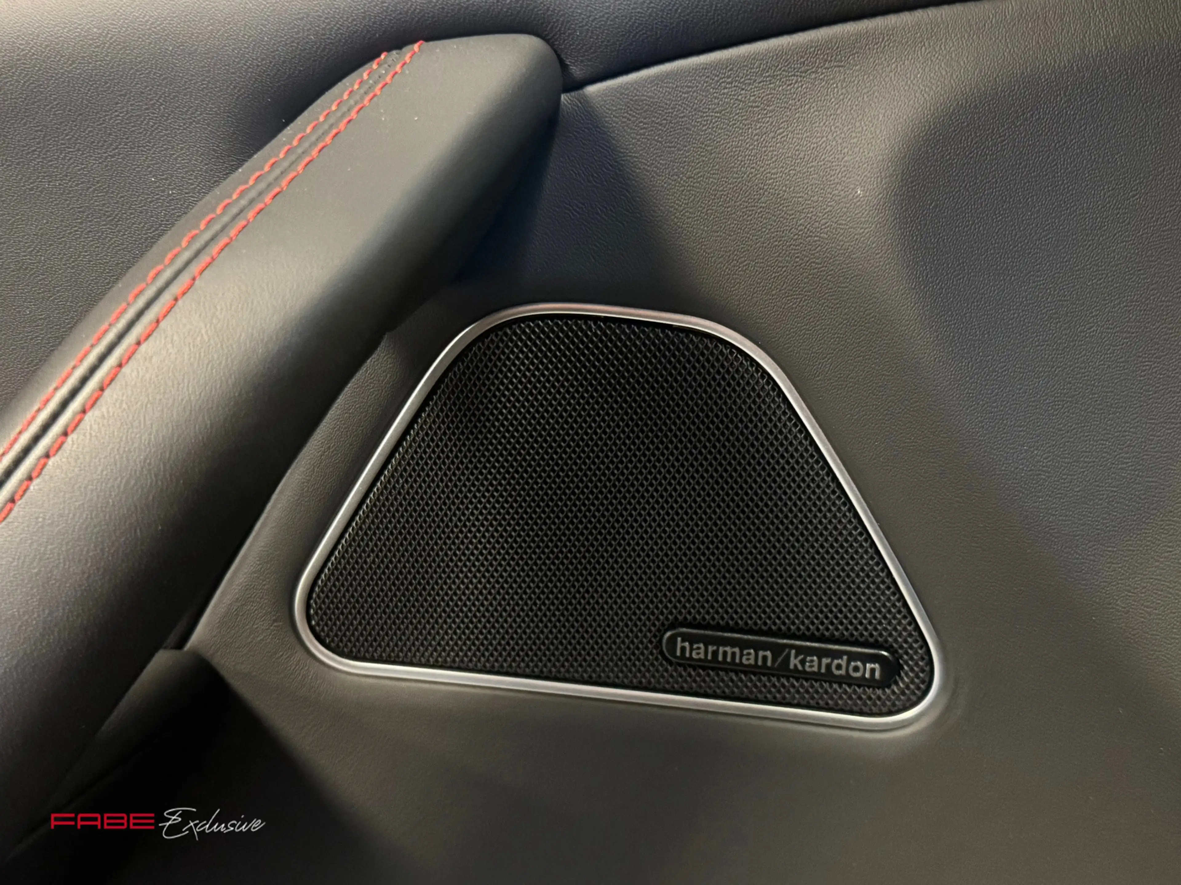 Maserati Levante 3.8 V8 GTS / Softclose / H/K / Carbon / Pano / 360 — photo 38