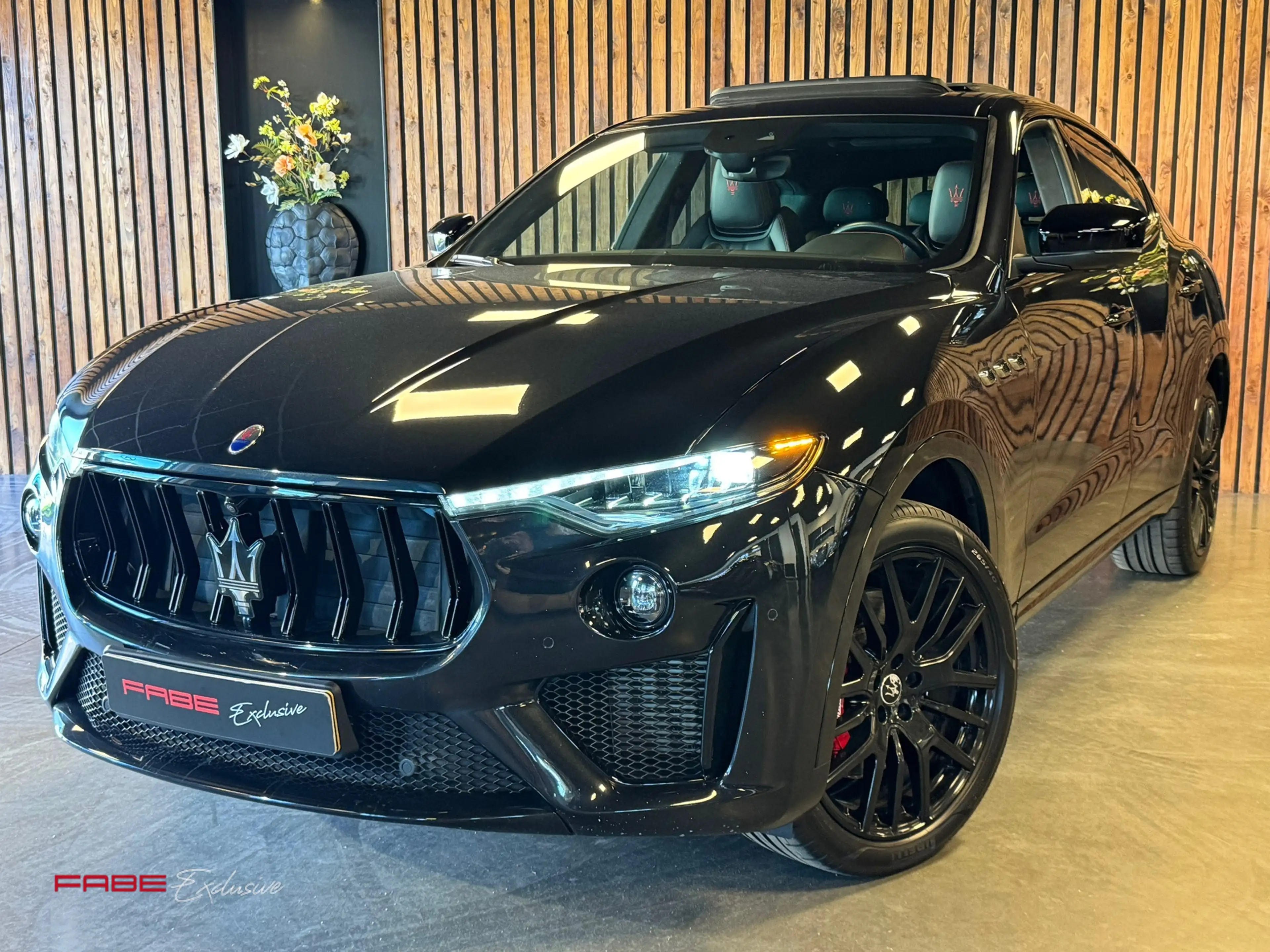 Maserati Levante 3.8 V8 GTS / Softclose / H/K / Carbon / Pano / 360 — photo 2