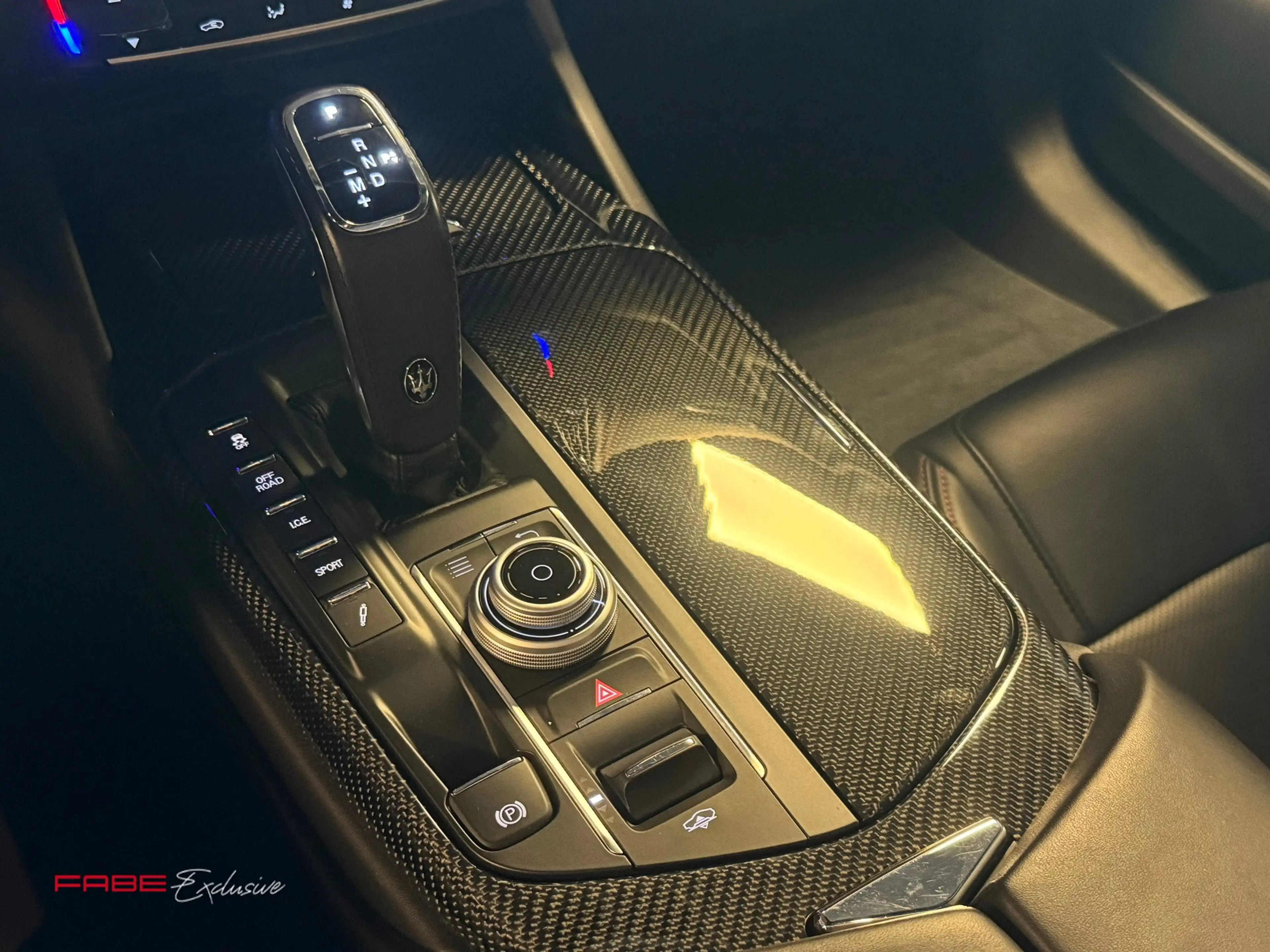 Maserati Levante 3.8 V8 GTS / Softclose / H/K / Carbon / Pano / 360 — photo 27