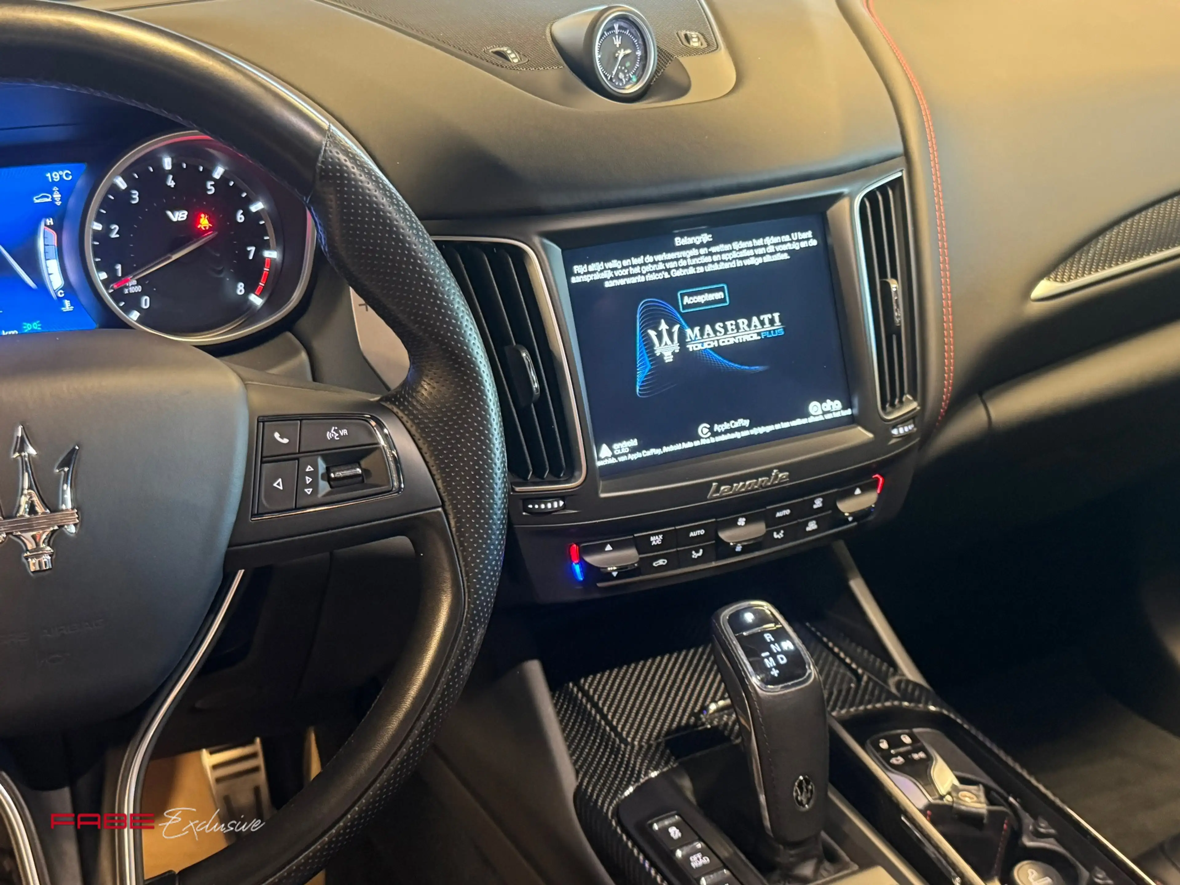 Maserati Levante 3.8 V8 GTS / Softclose / H/K / Carbon / Pano / 360 — photo 26